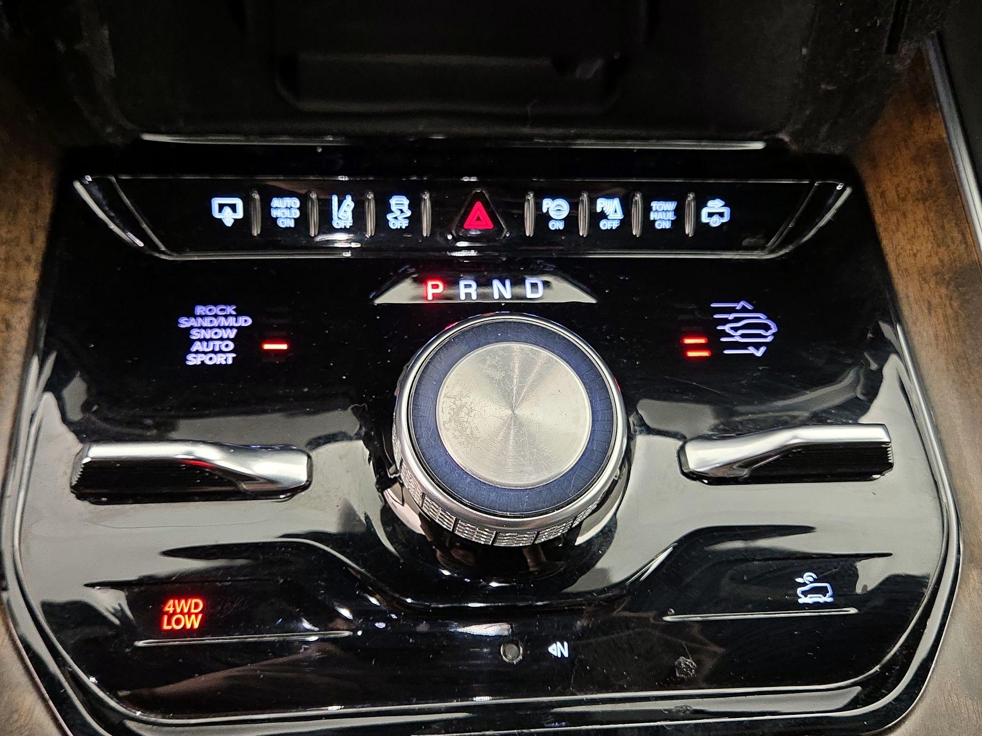 Thumbnail: 2022 Jeep Grand Wagoneer - 18