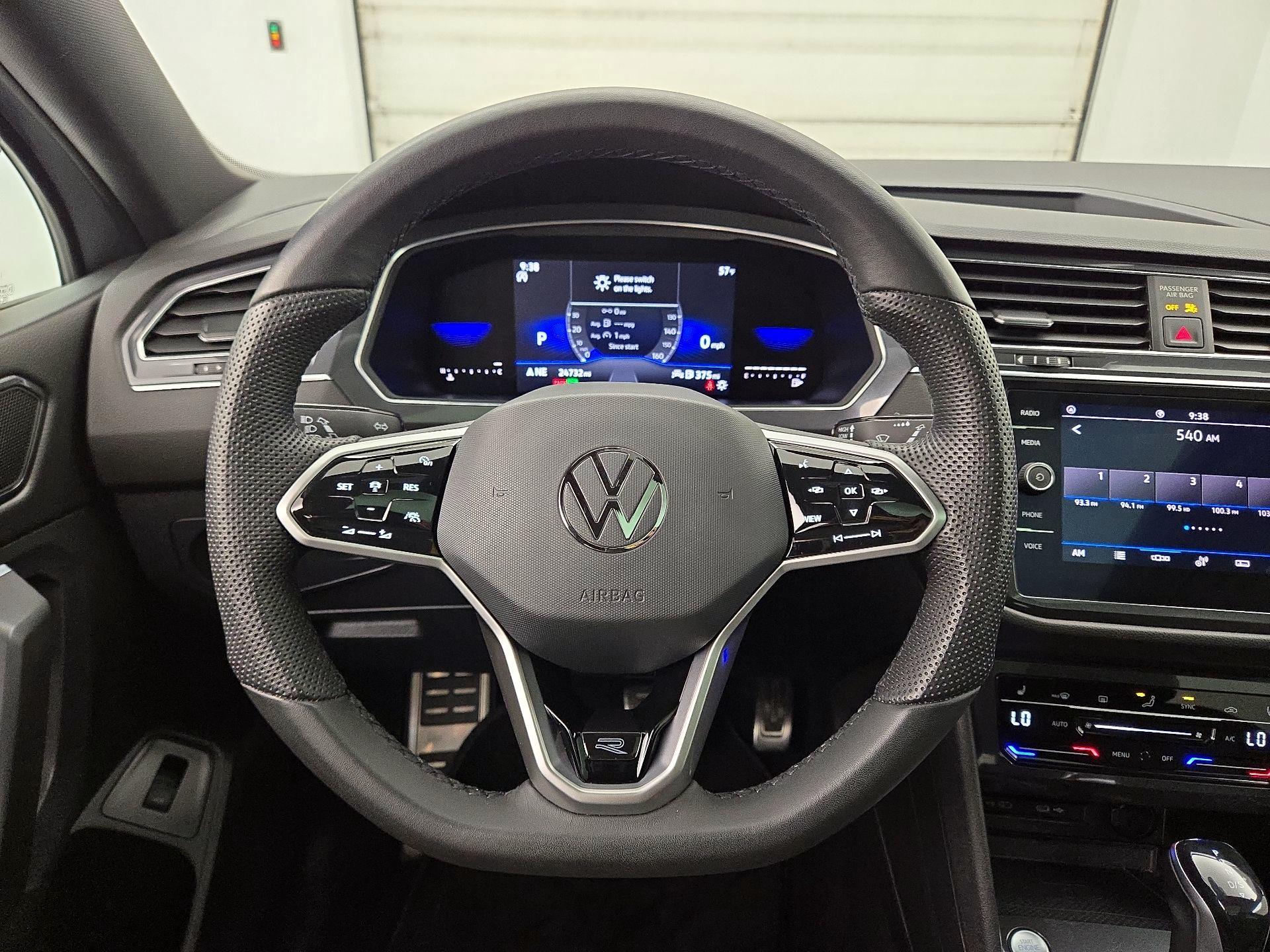 Thumbnail: 2022 Volkswagen Tiguan - 10