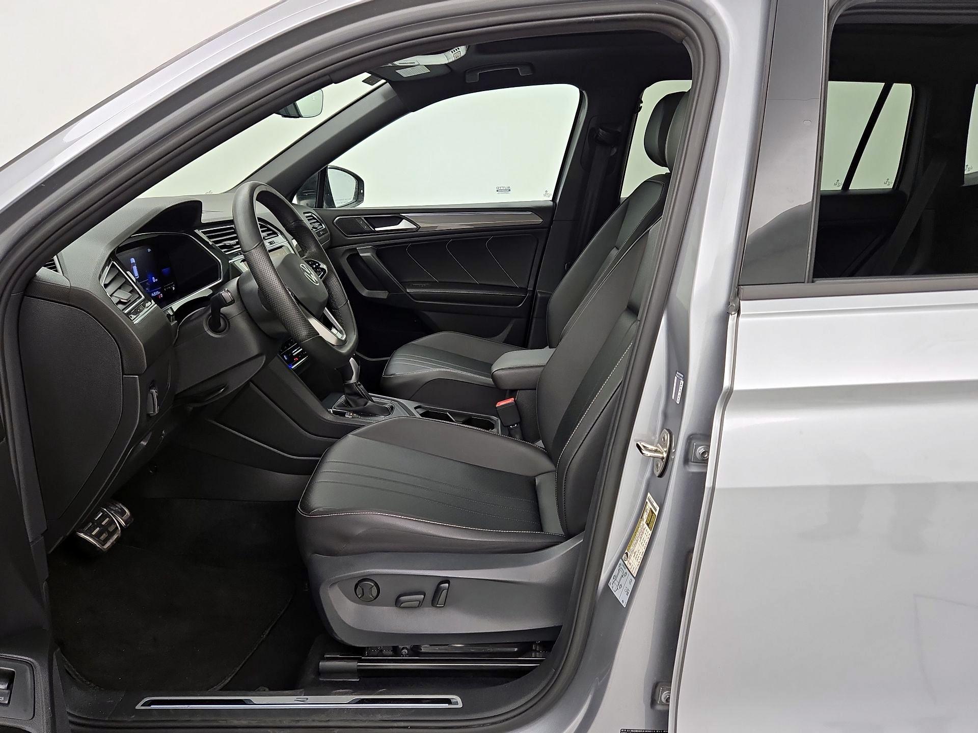 Thumbnail: 2022 Volkswagen Tiguan - 11