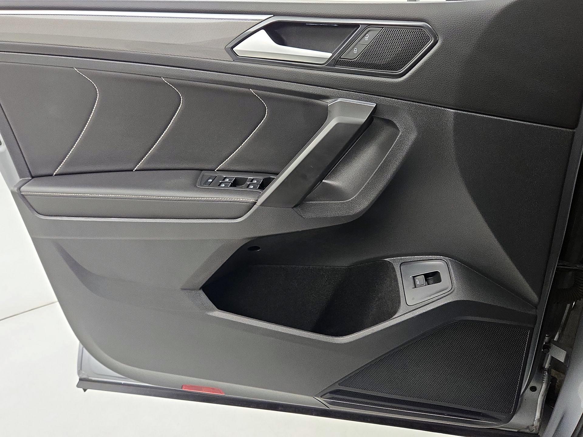 Thumbnail: 2022 Volkswagen Tiguan - 12