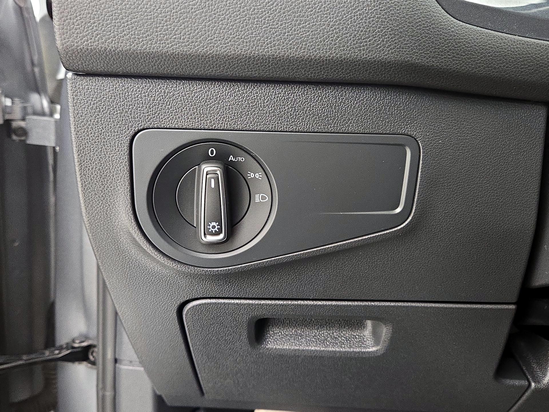 Thumbnail: 2022 Volkswagen Tiguan - 13