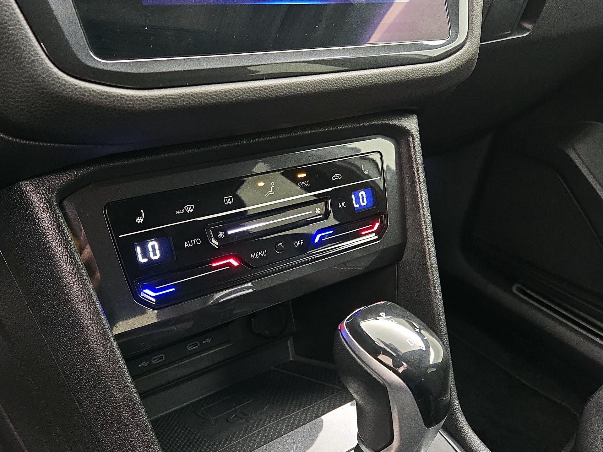 Thumbnail: 2022 Volkswagen Tiguan - 16