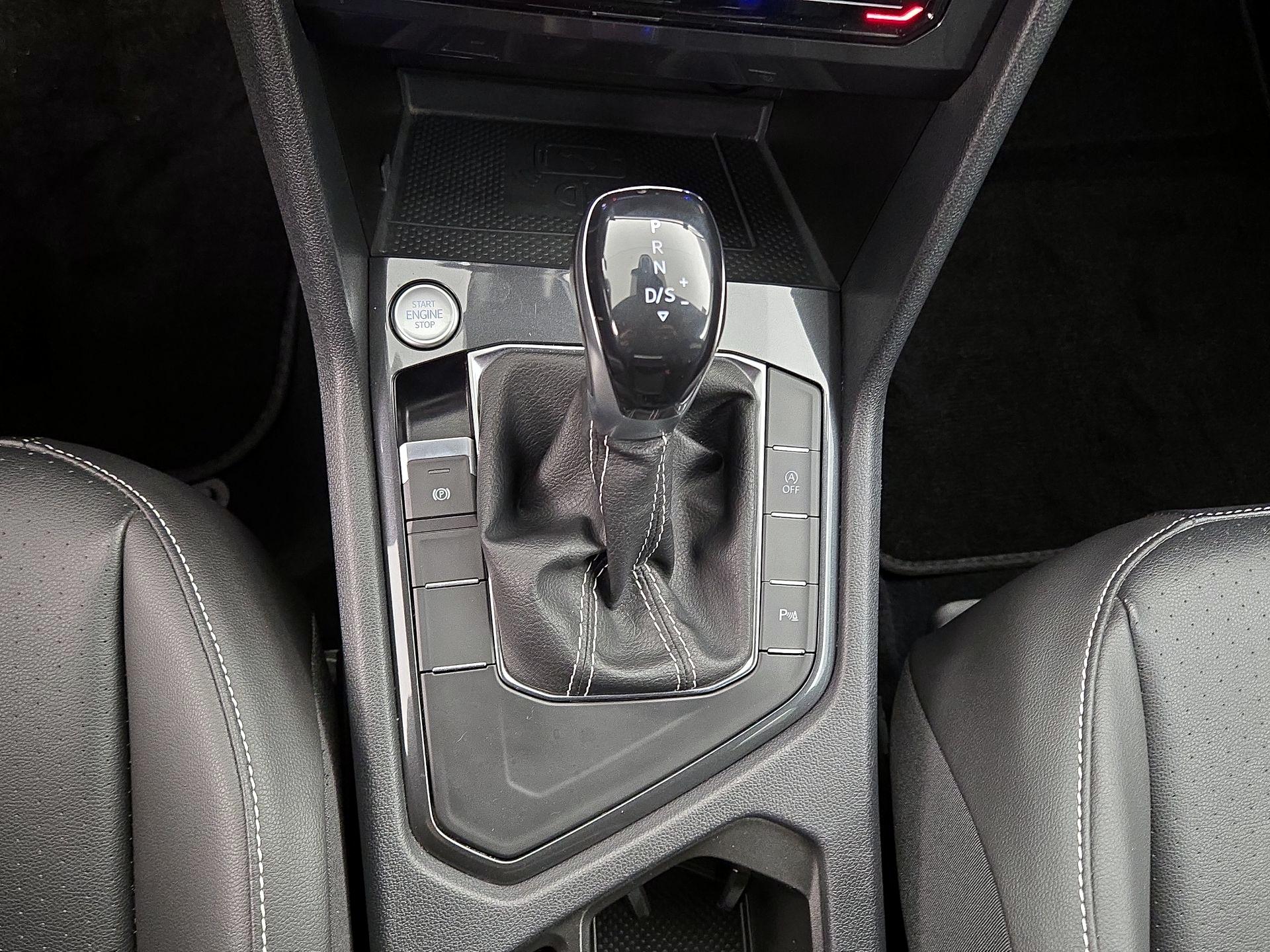 Thumbnail: 2022 Volkswagen Tiguan - 17