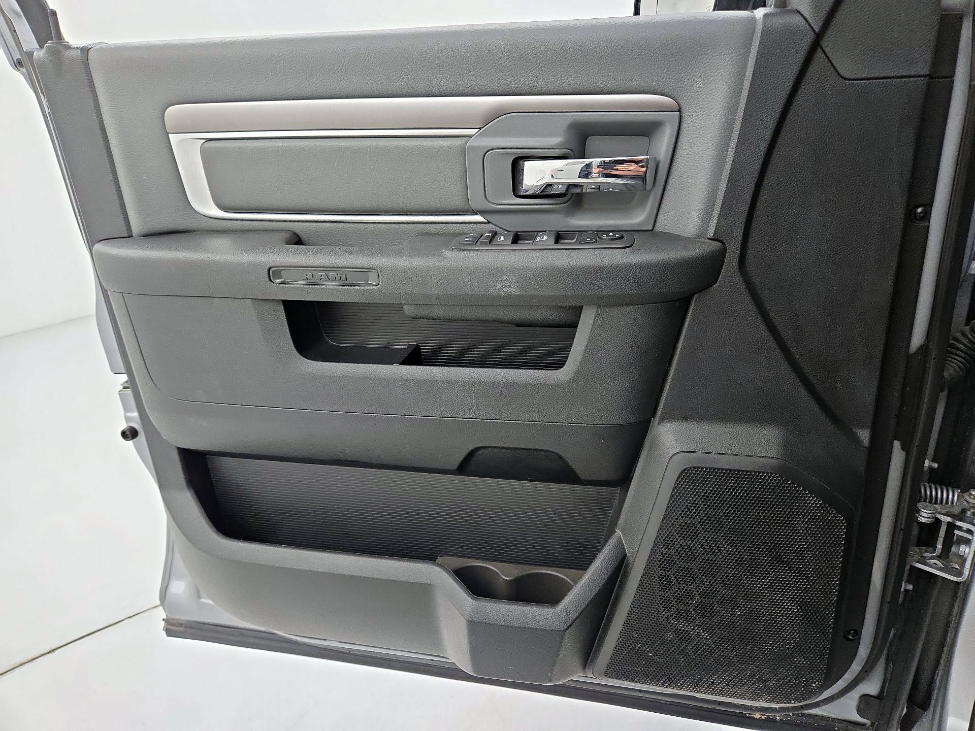 Thumbnail: 2023 RAM 1500 Classic - 12
