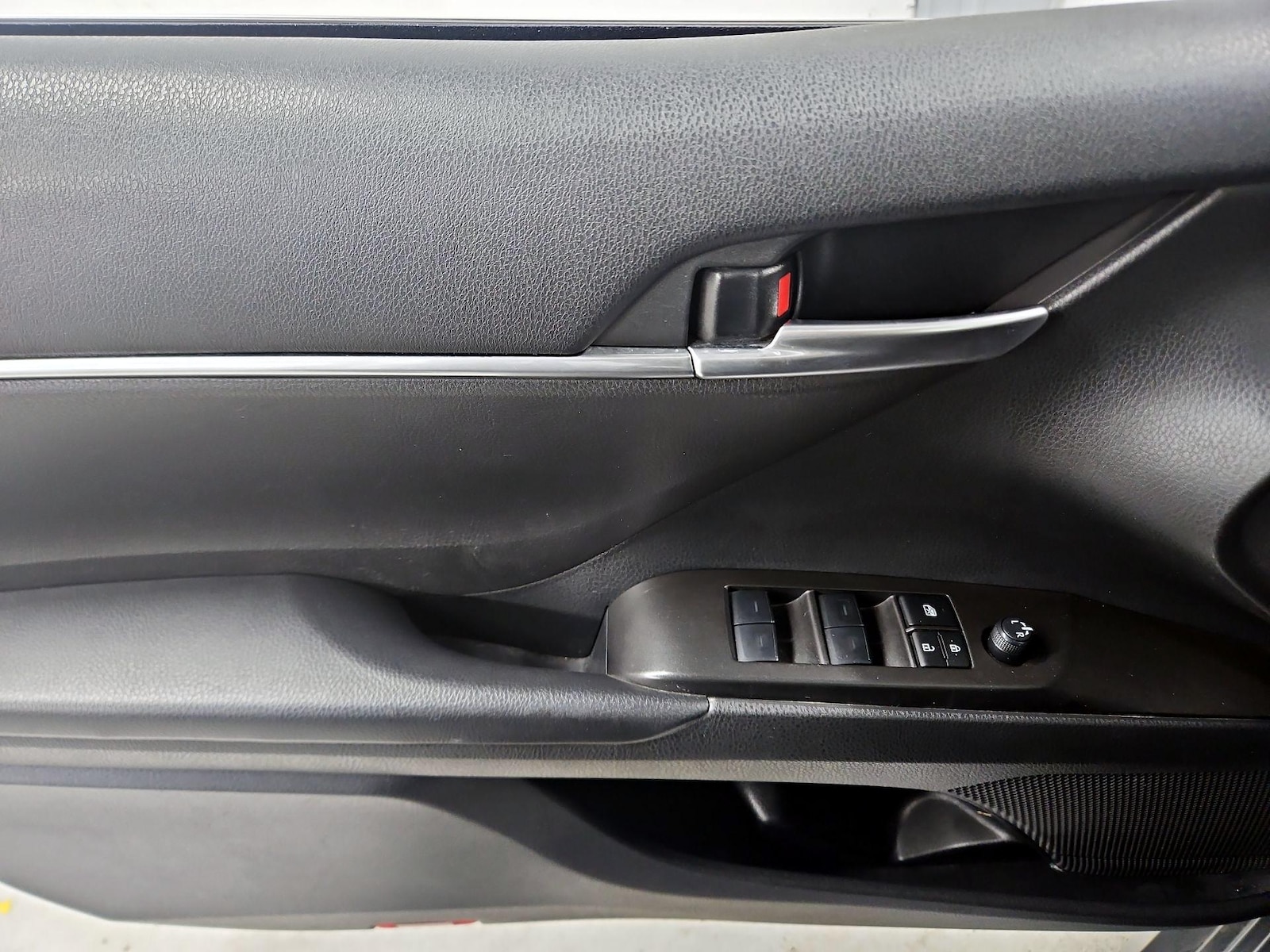 2023 Toyota Camry LE - Photo 13
