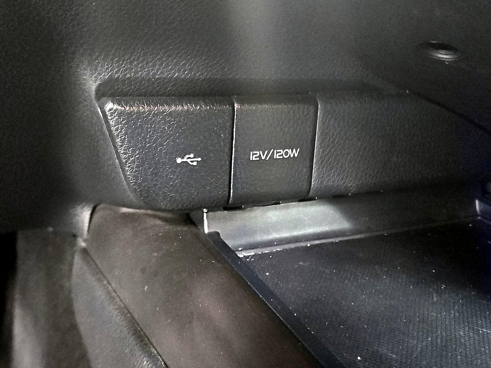 2023 Toyota Camry LE - Photo 19