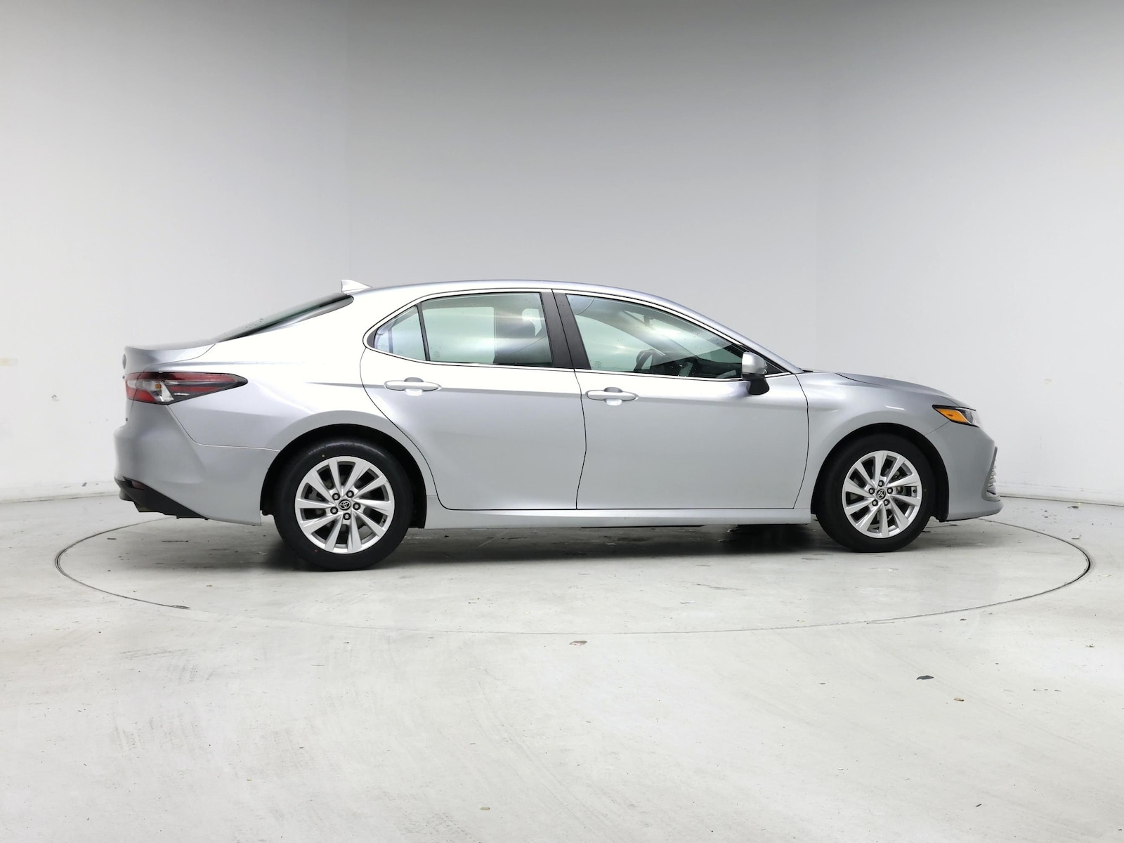2023 Toyota Camry LE - Photo 8