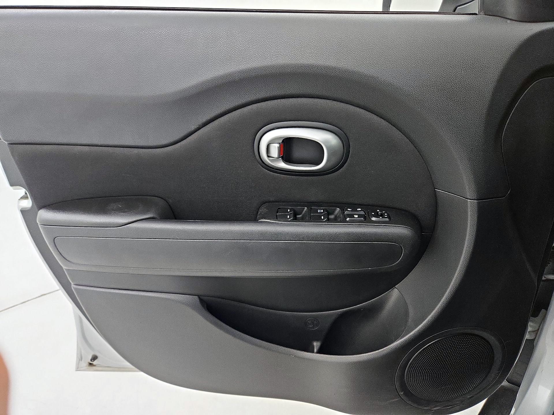 Thumbnail: 2015 Kia Soul - 12