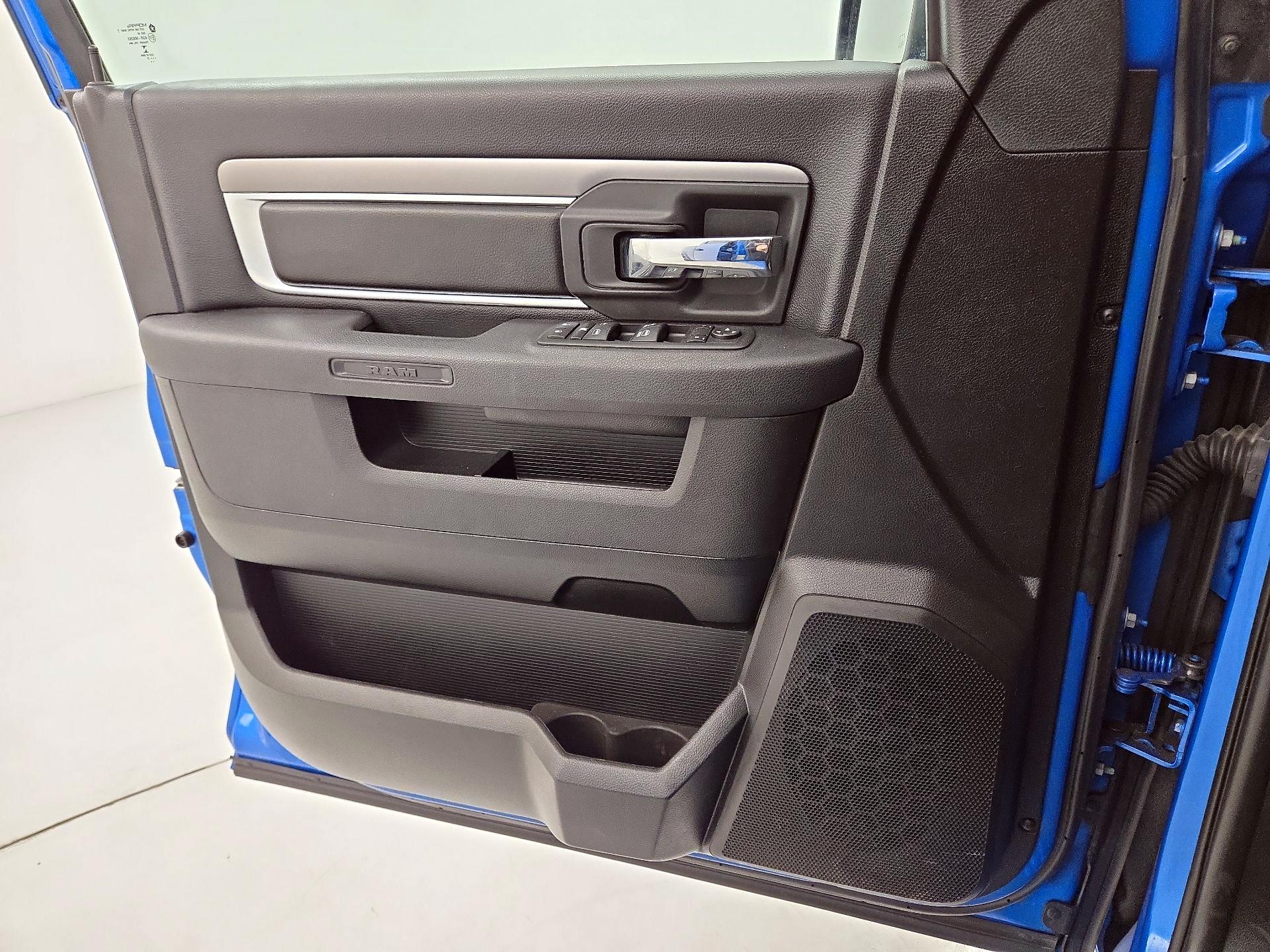 Thumbnail: 2021 RAM 1500 Classic - 12