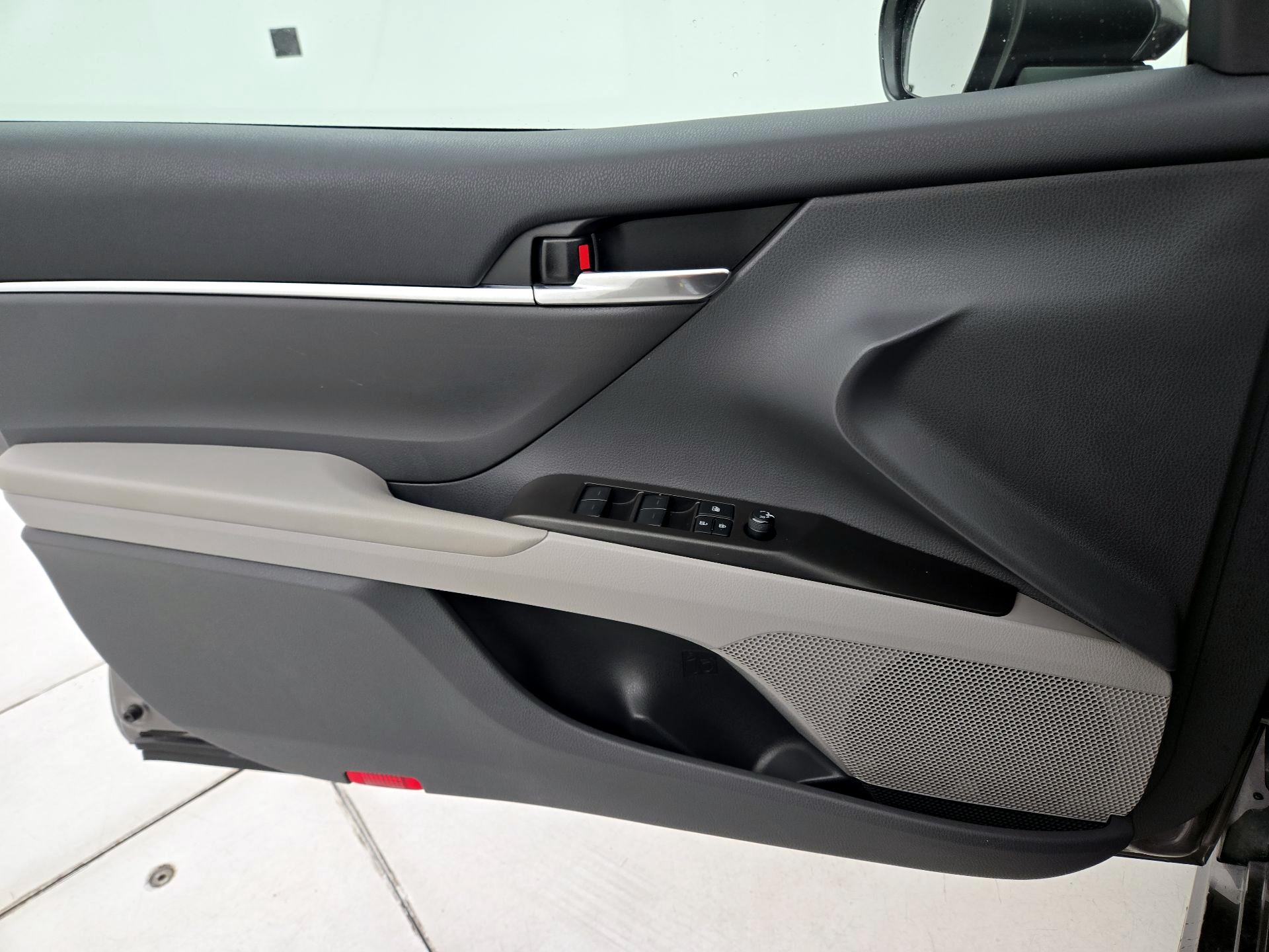 Thumbnail: 2023 Toyota Camry - 12