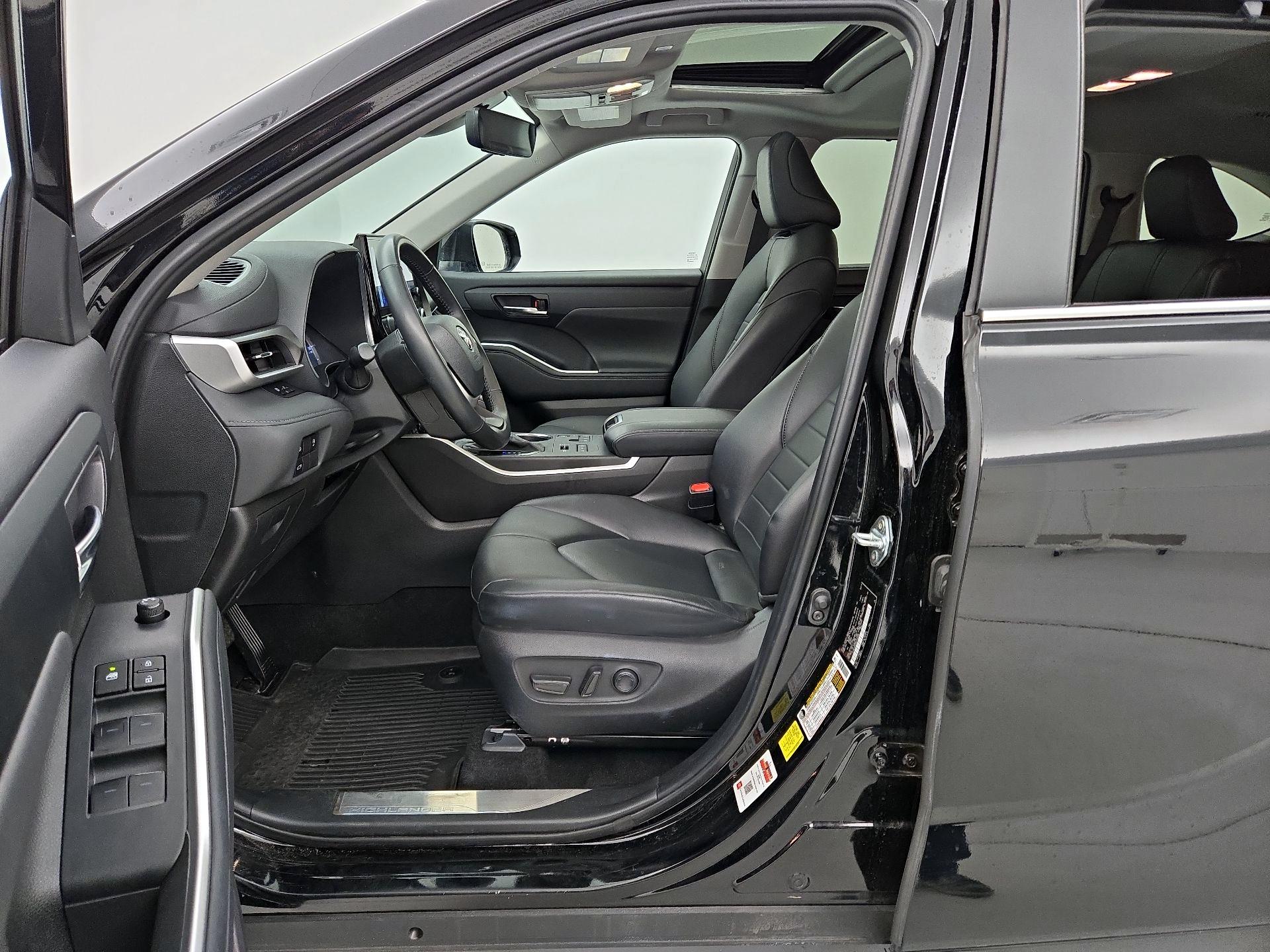 Thumbnail: 2024 Toyota Highlander - 11