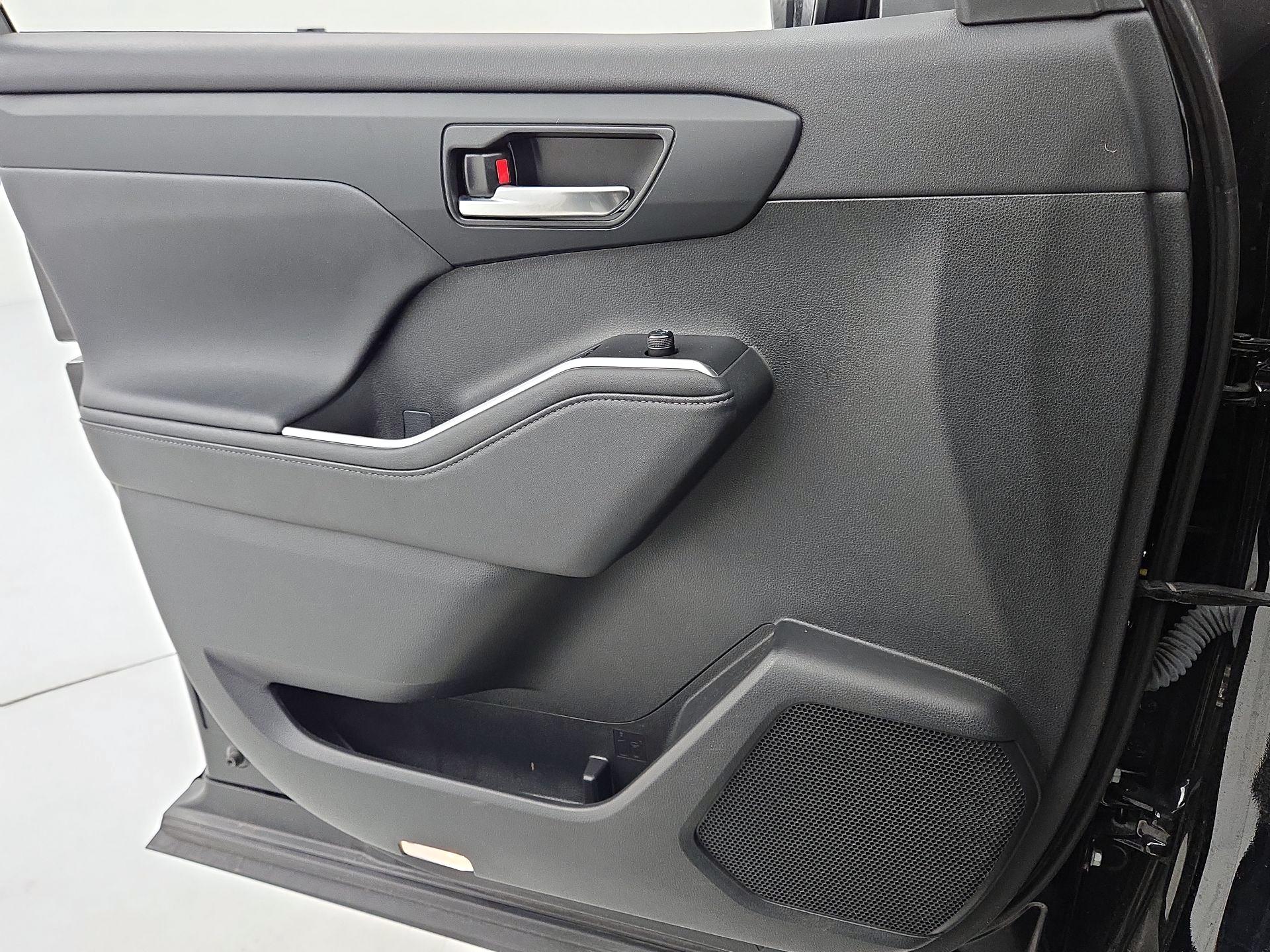 Thumbnail: 2024 Toyota Highlander - 12