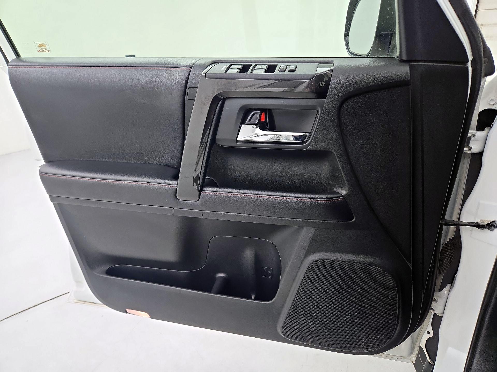 Thumbnail: 2019 Toyota 4Runner - 12