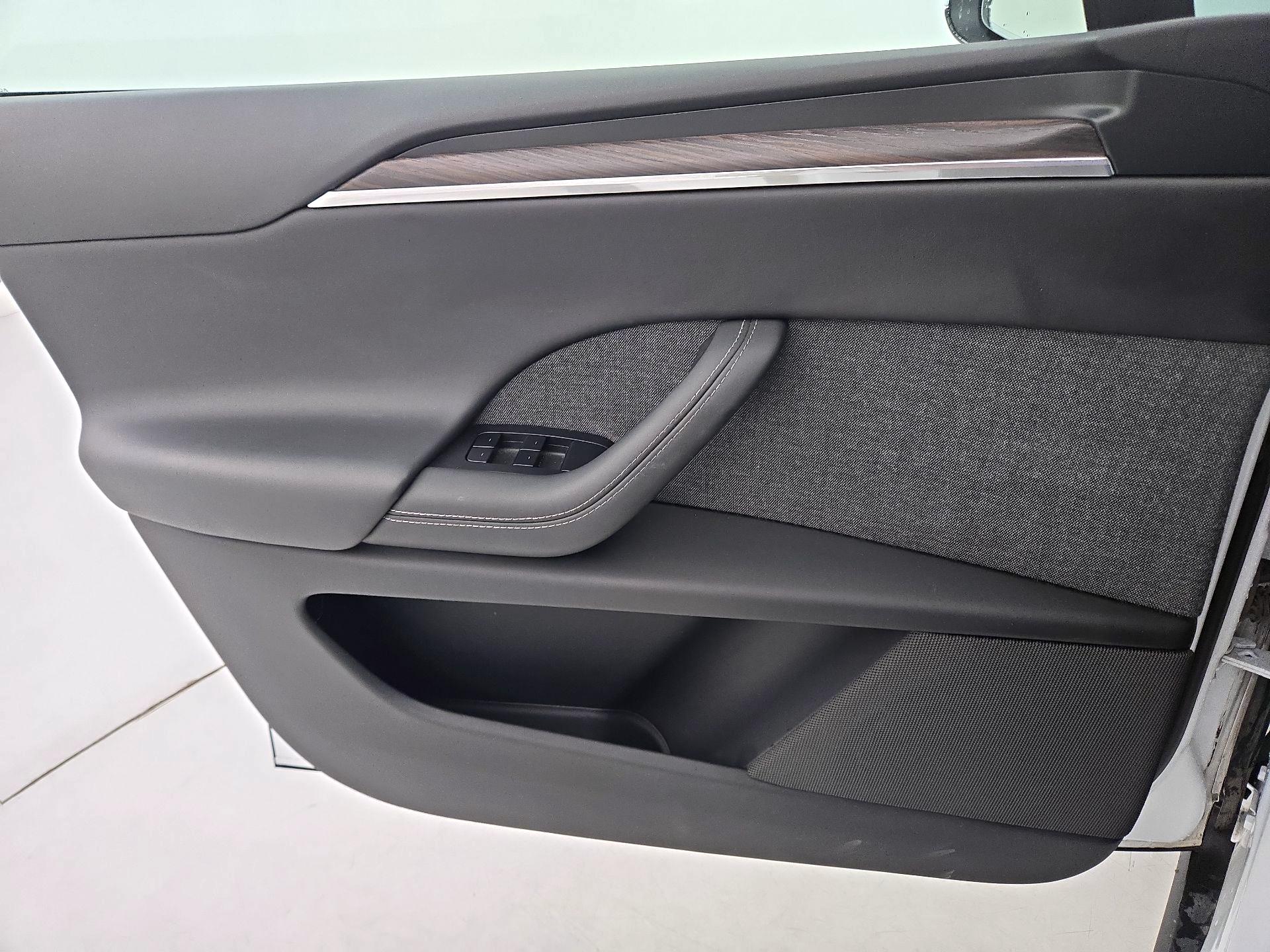 Thumbnail: 2022 Tesla Model X - 12