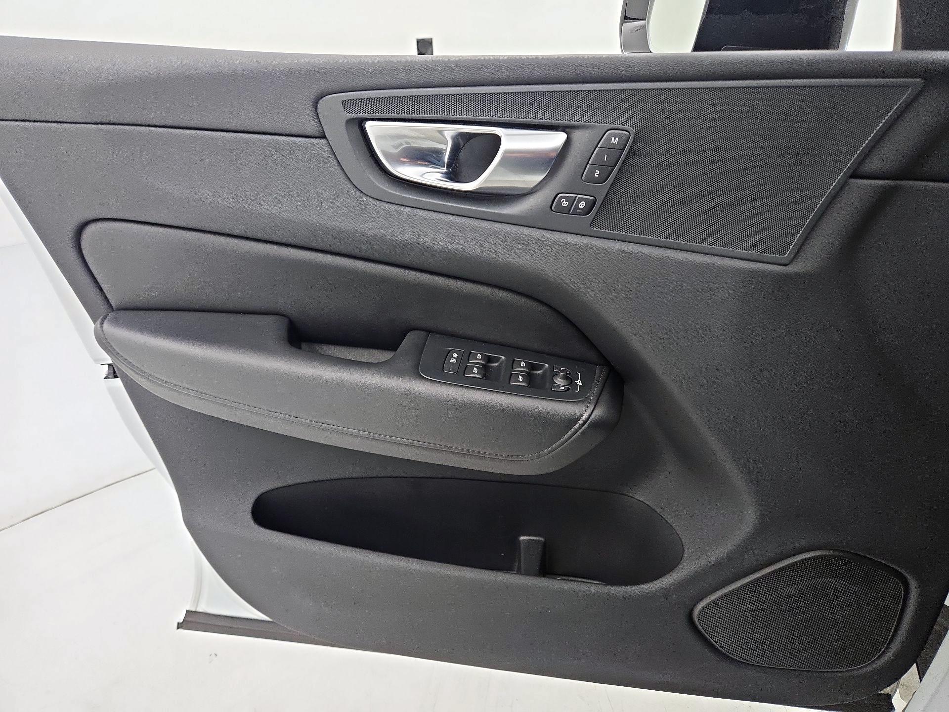 Thumbnail: 2024 Volvo XC60 - 12