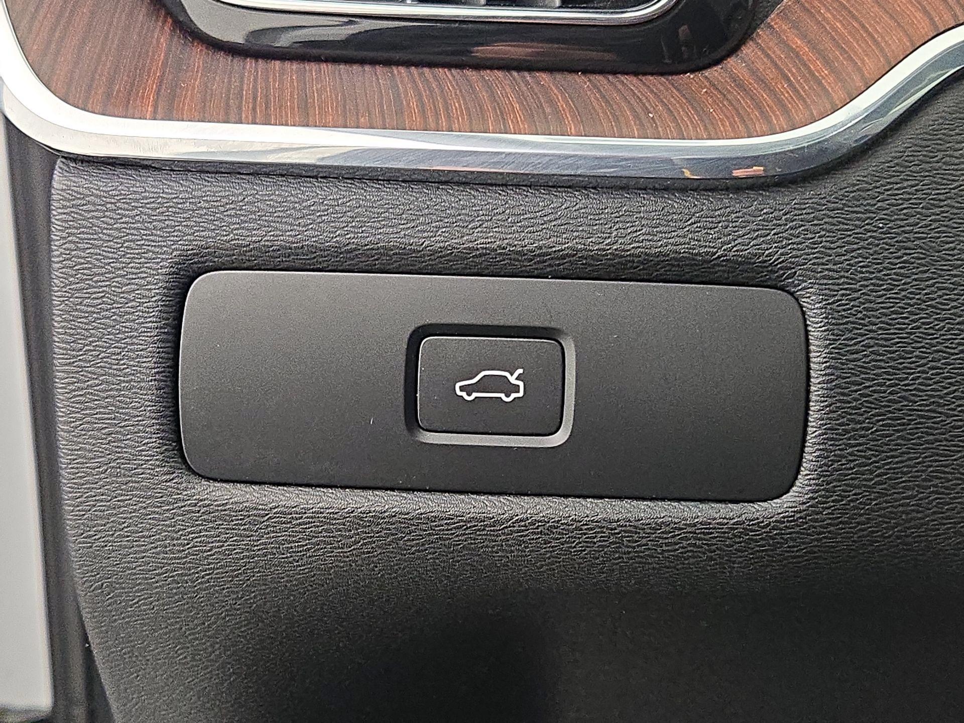 Thumbnail: 2024 Volvo XC60 - 13