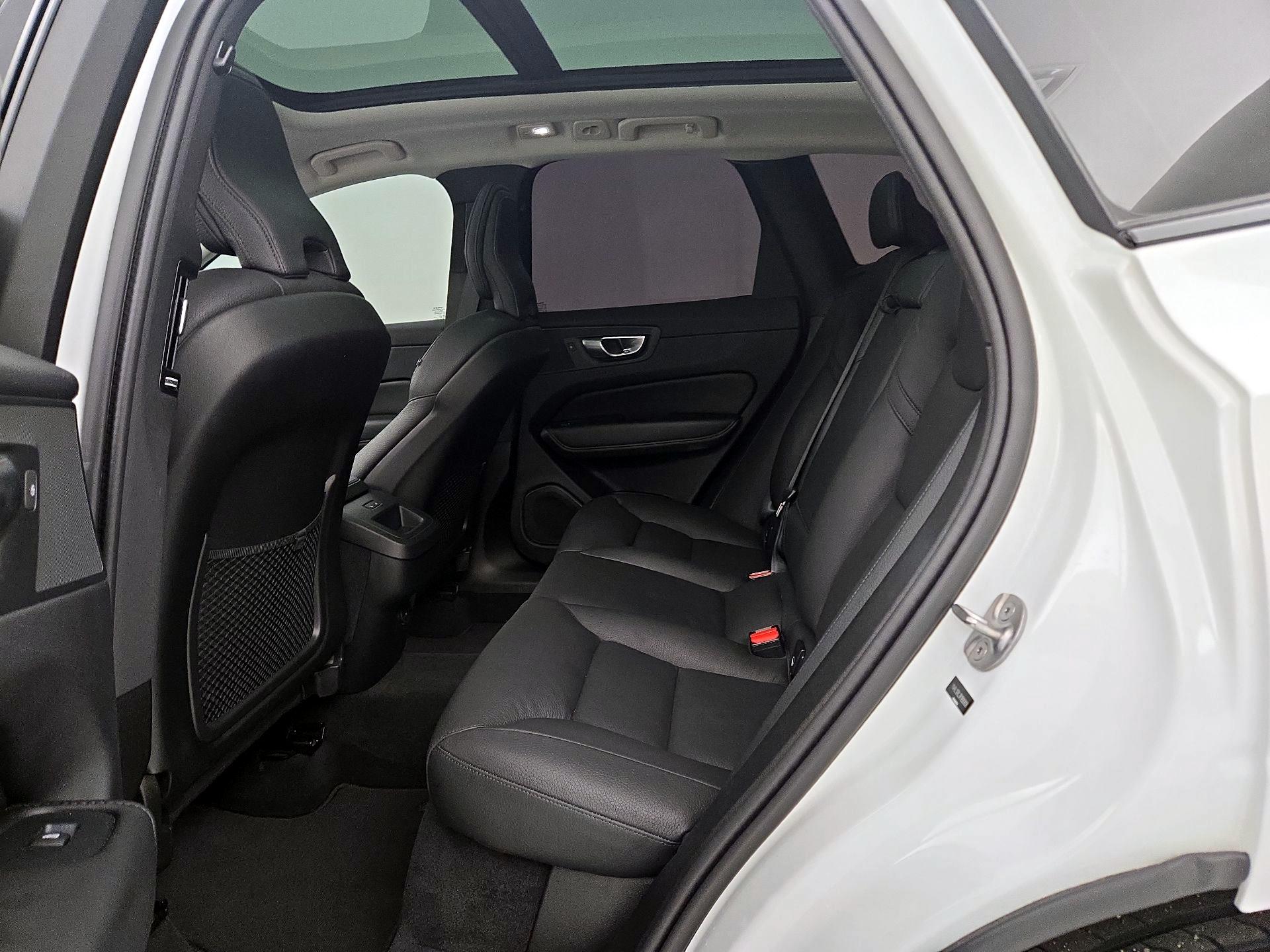 Thumbnail: 2024 Volvo XC60 - 20