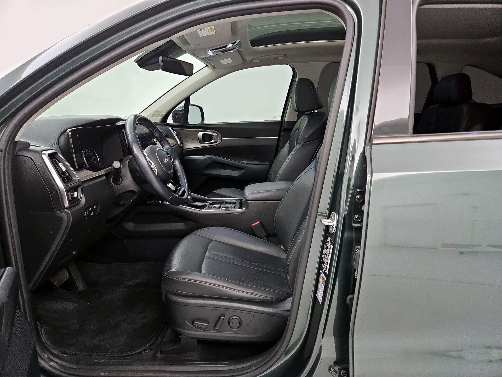 Thumbnail: 2023 Kia Sorento - 11