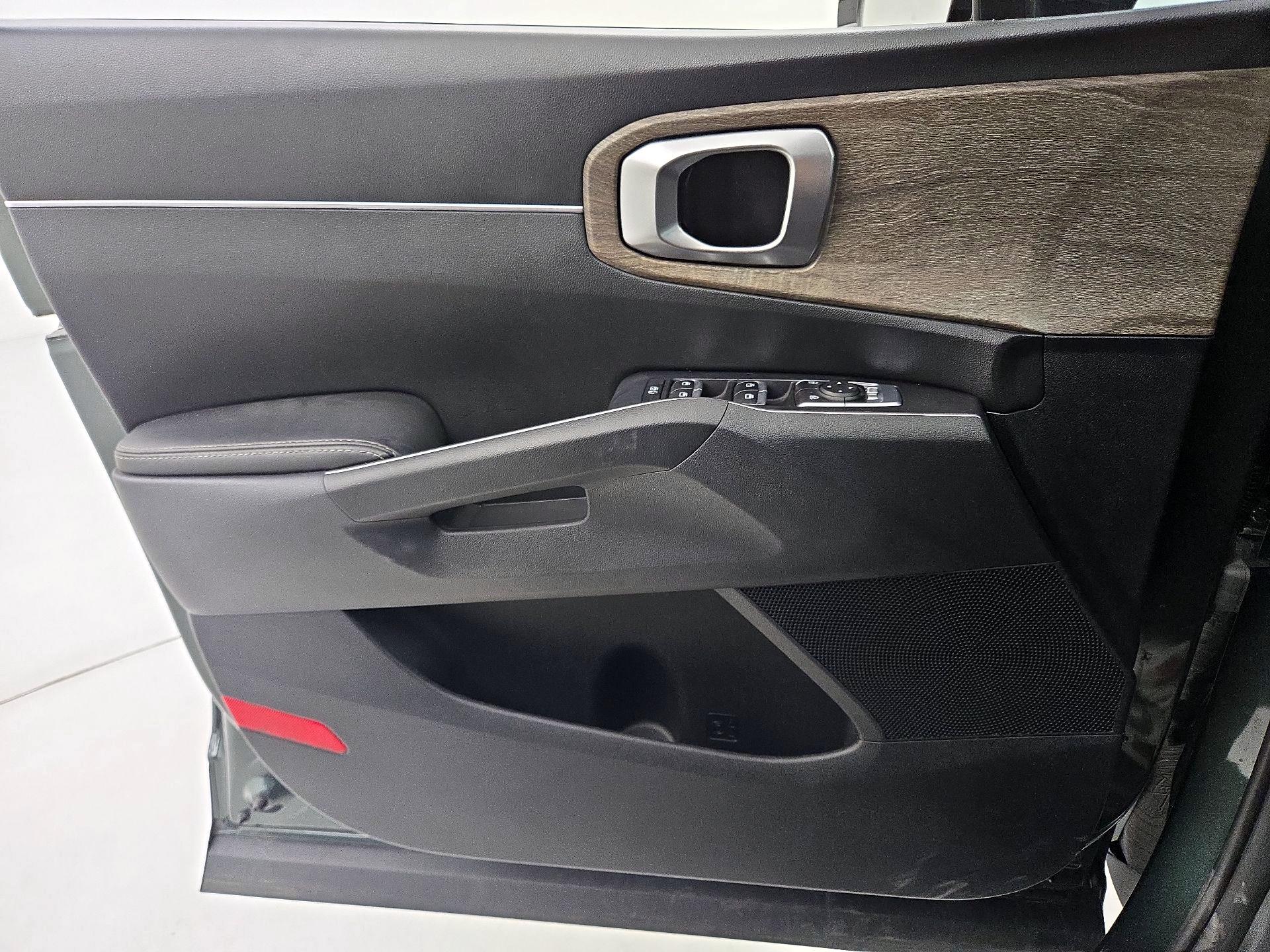 Thumbnail: 2023 Kia Sorento - 12