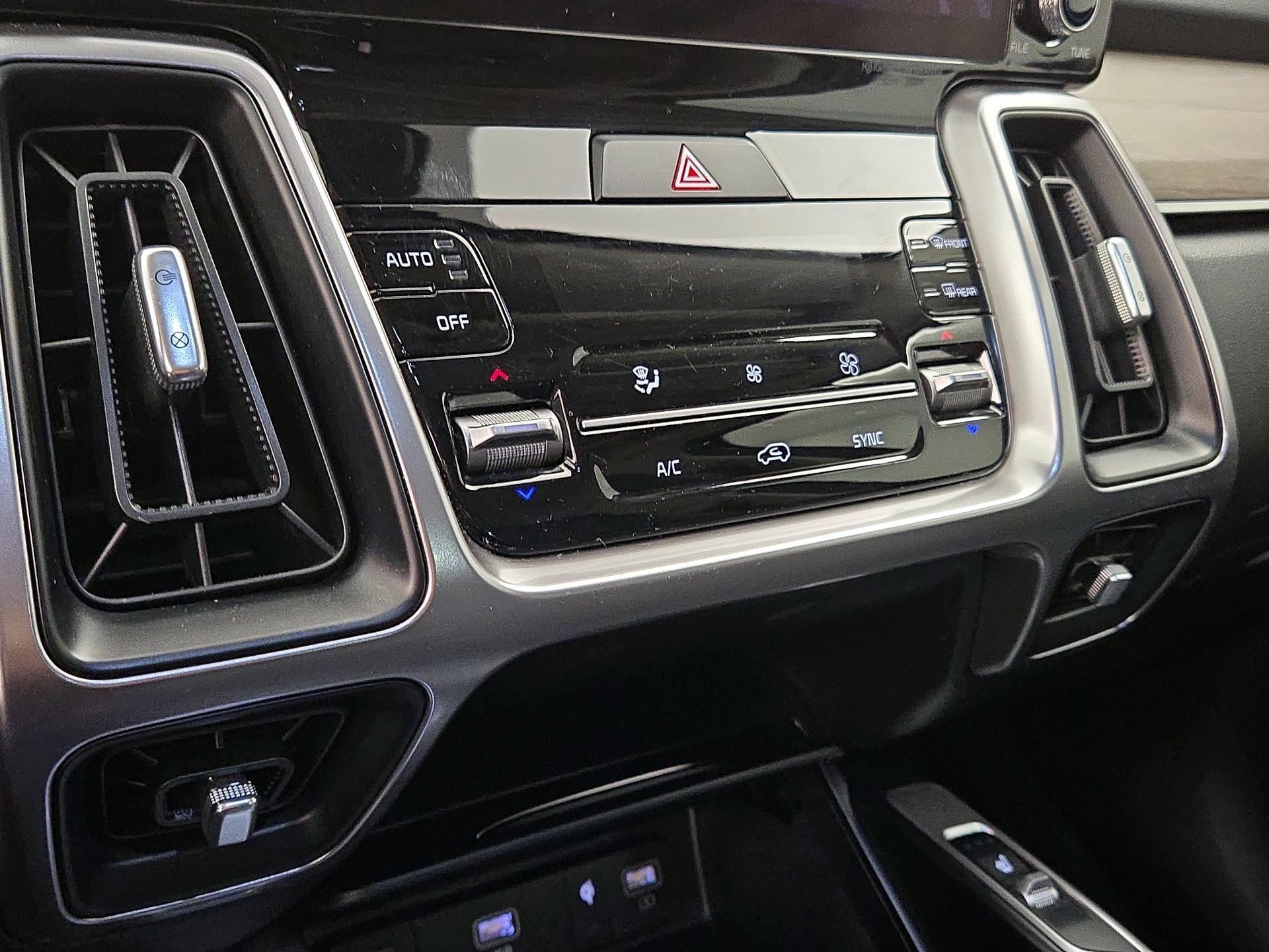 Thumbnail: 2023 Kia Sorento - 16