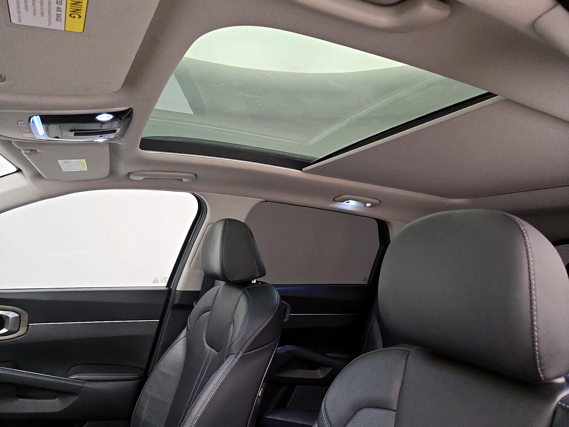 Thumbnail: 2023 Kia Sorento - 19