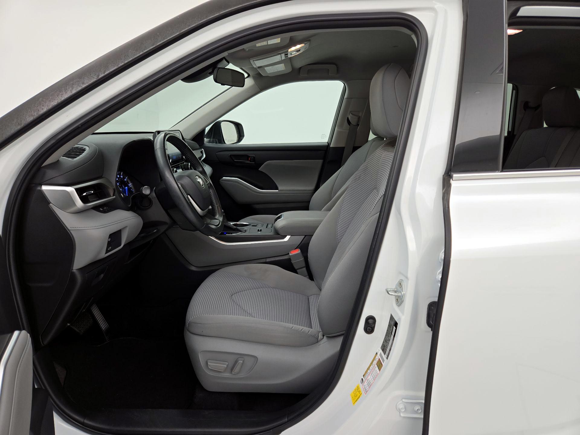 Thumbnail: 2022 Toyota Highlander - 11