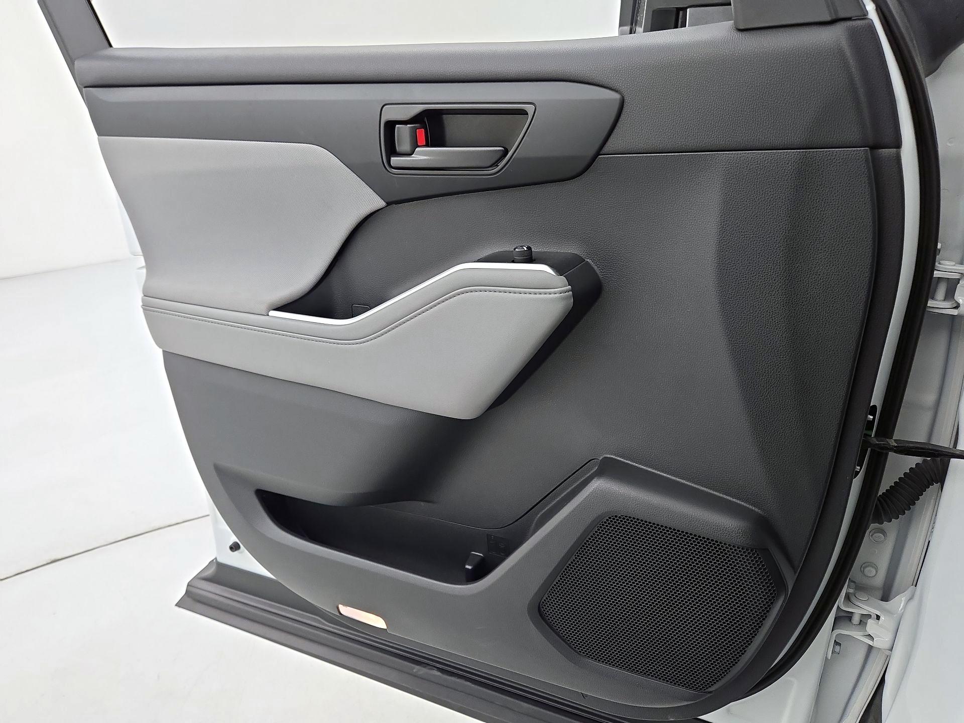 Thumbnail: 2022 Toyota Highlander - 12