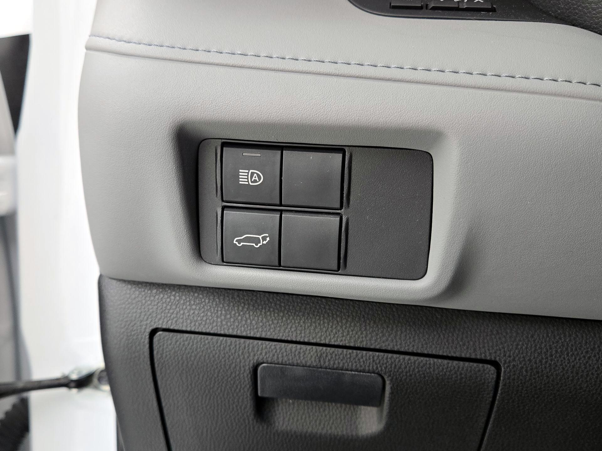 Thumbnail: 2022 Toyota Highlander - 13