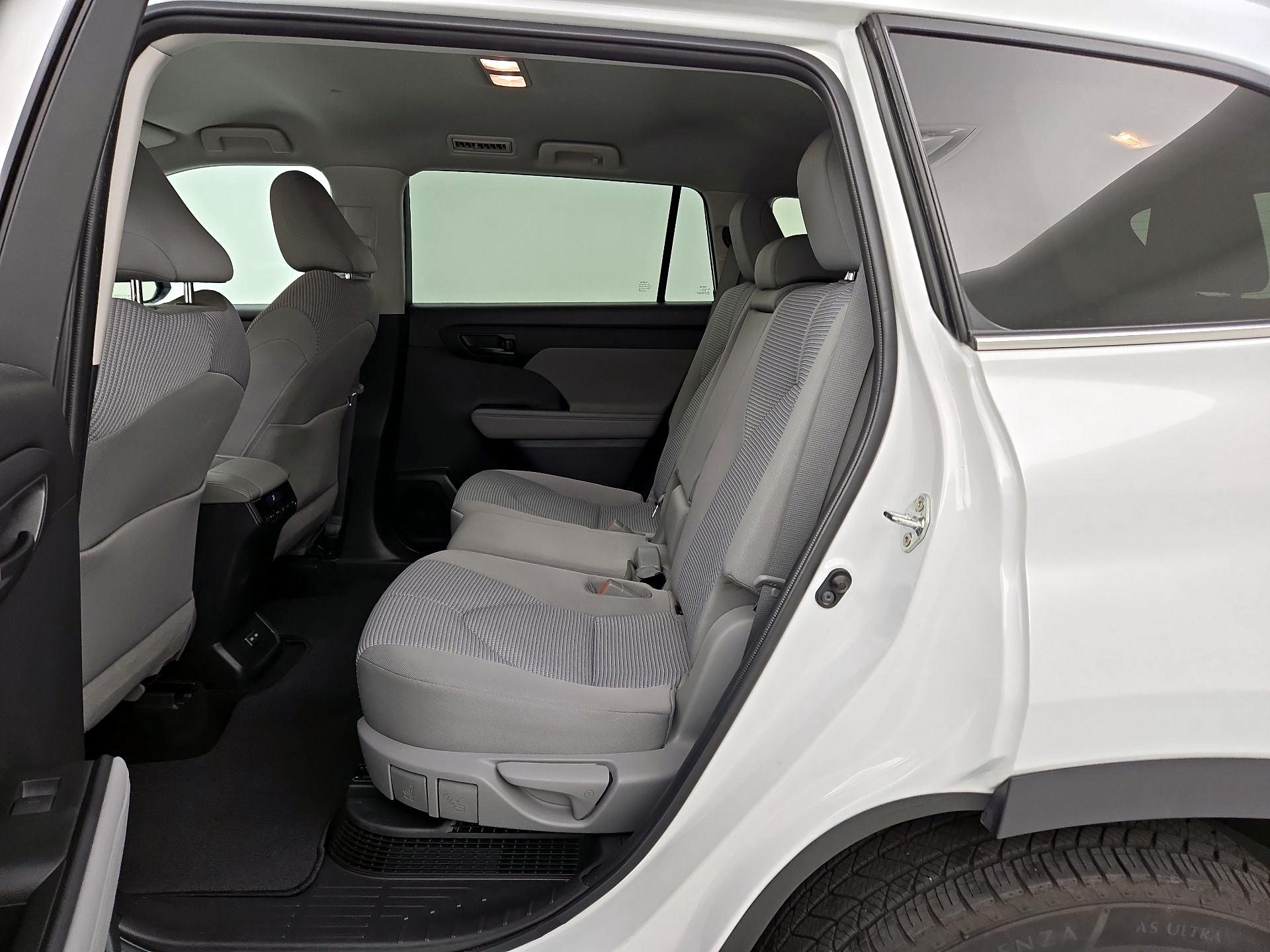 Thumbnail: 2022 Toyota Highlander - 19