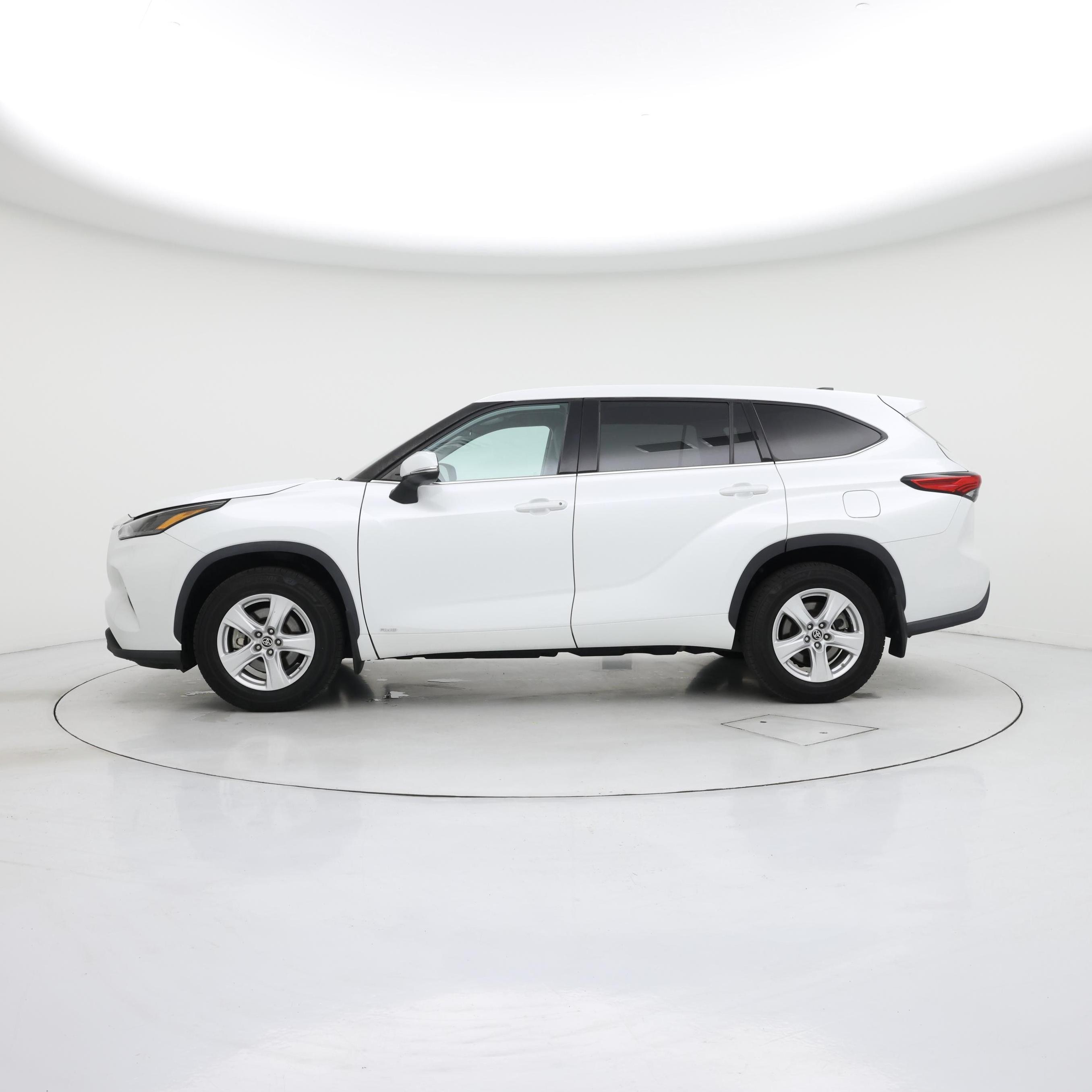Thumbnail: 2022 Toyota Highlander - 3