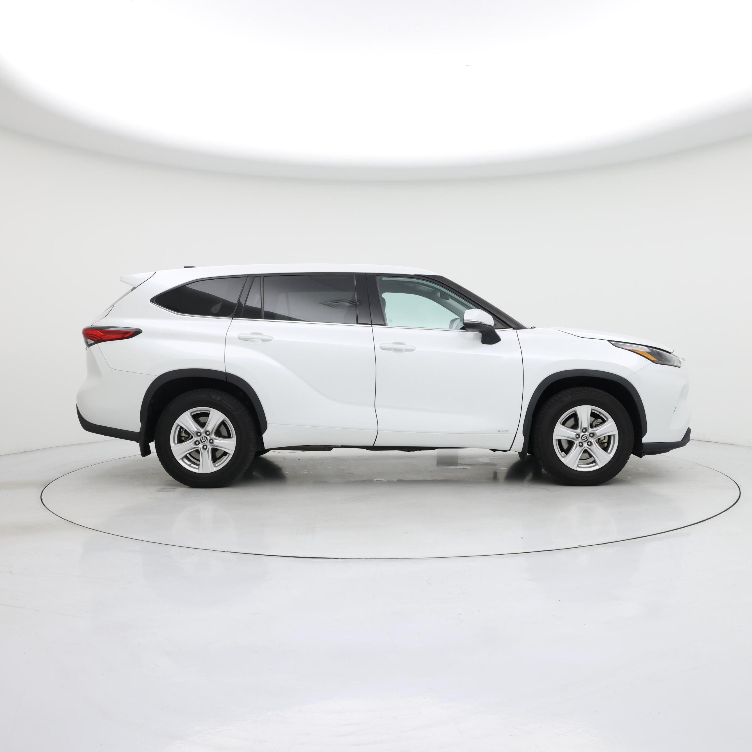 Thumbnail: 2022 Toyota Highlander - 7