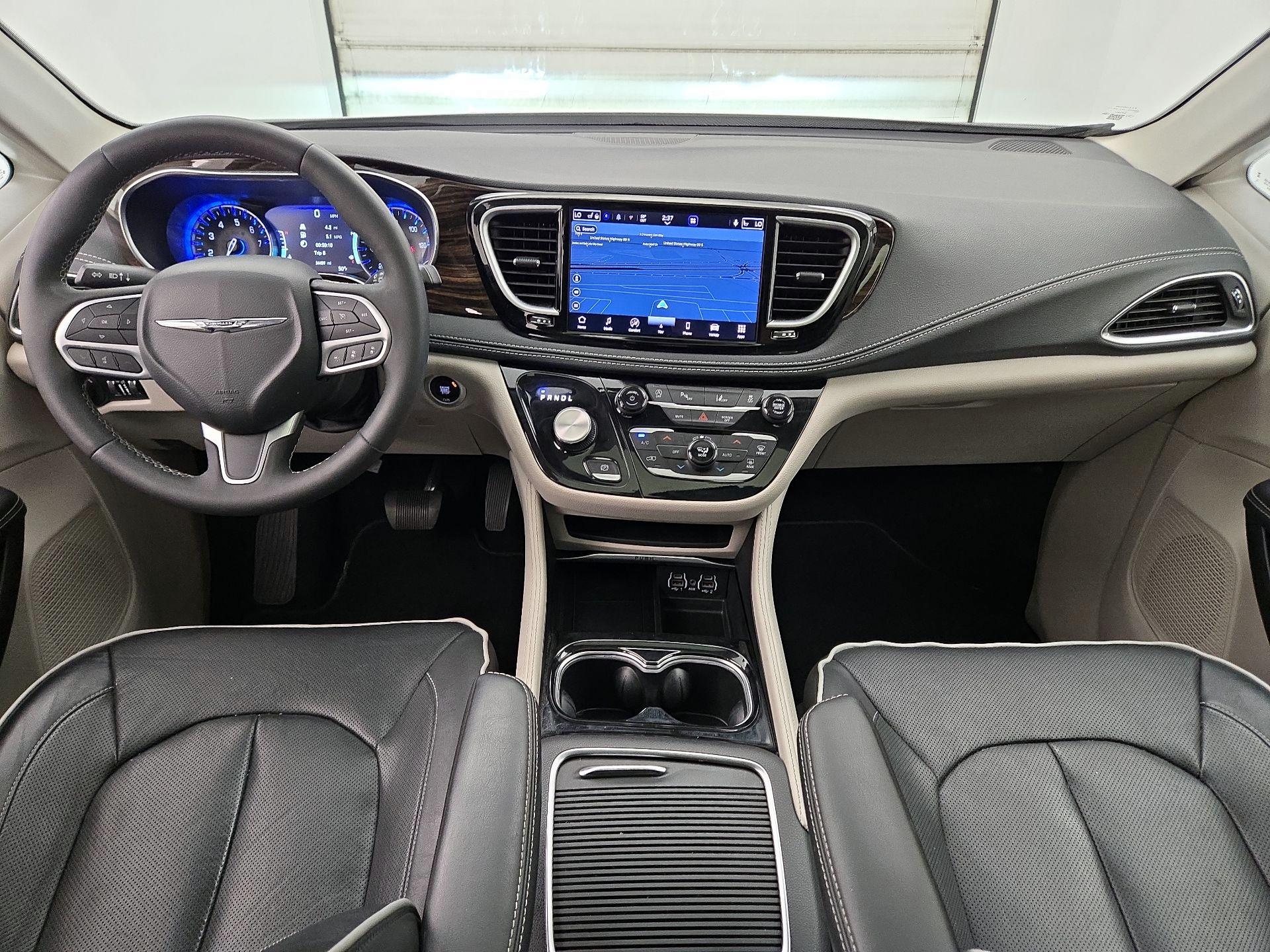 Thumbnail: 2023 Chrysler Pacifica - 9