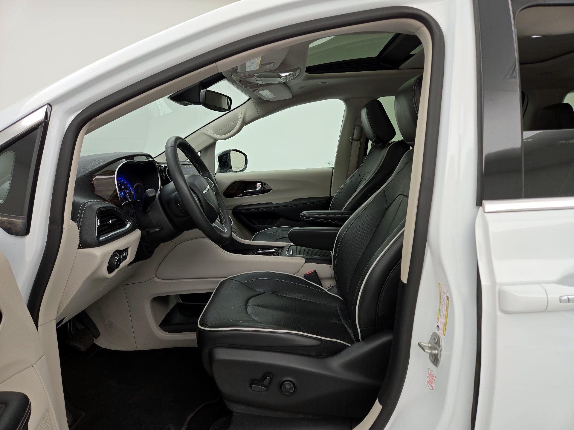 Thumbnail: 2023 Chrysler Pacifica - 11