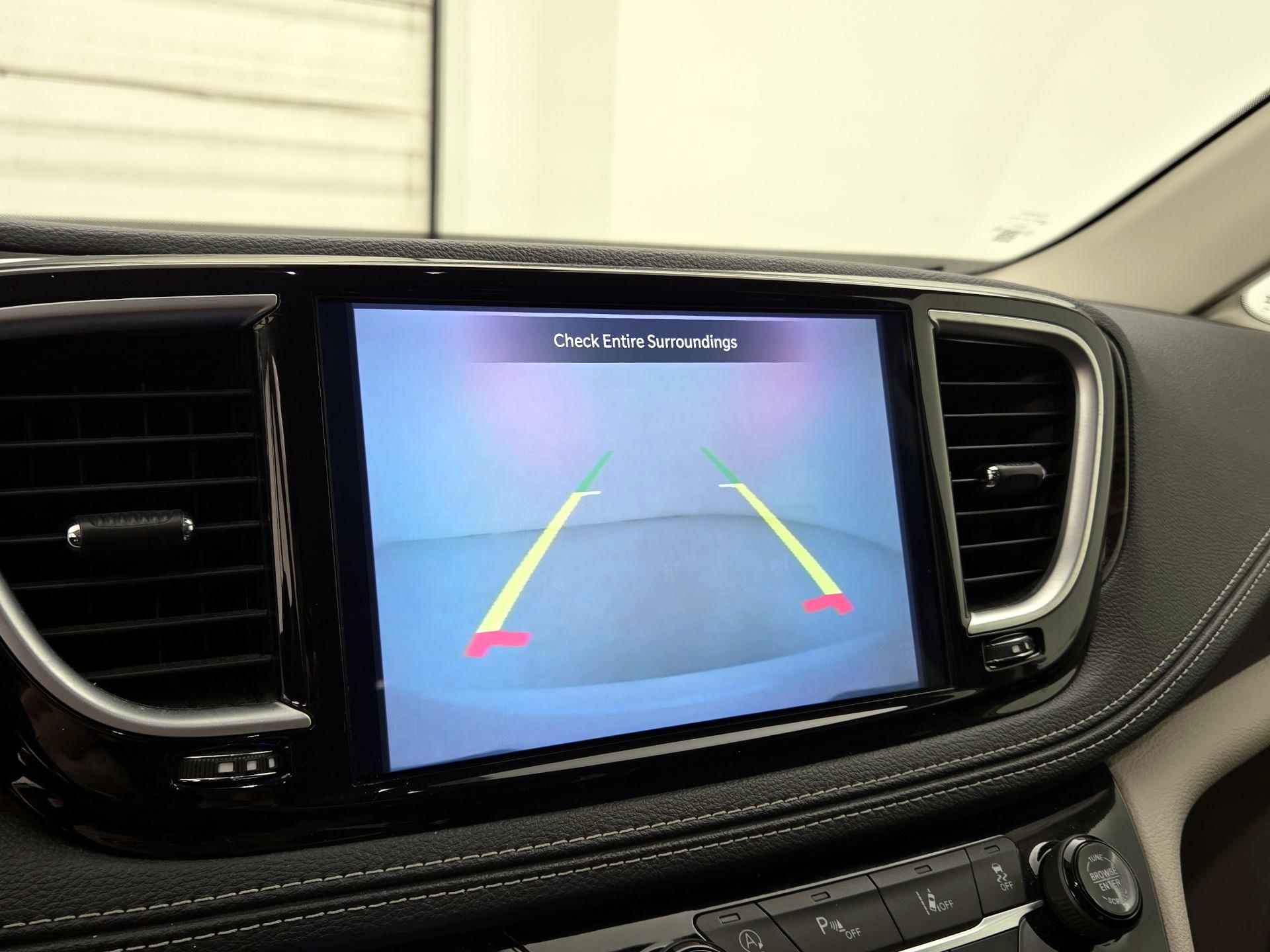 Thumbnail: 2023 Chrysler Pacifica - 15