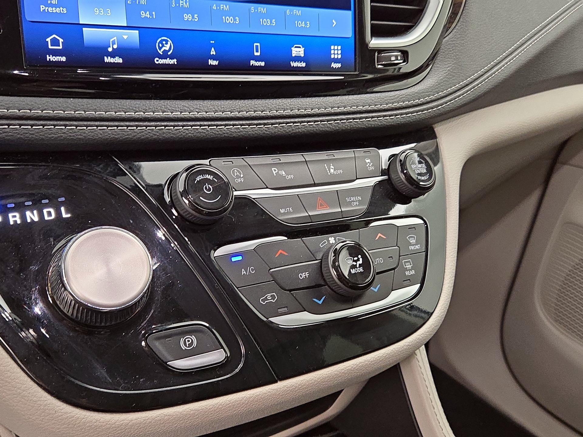 Thumbnail: 2023 Chrysler Pacifica - 17