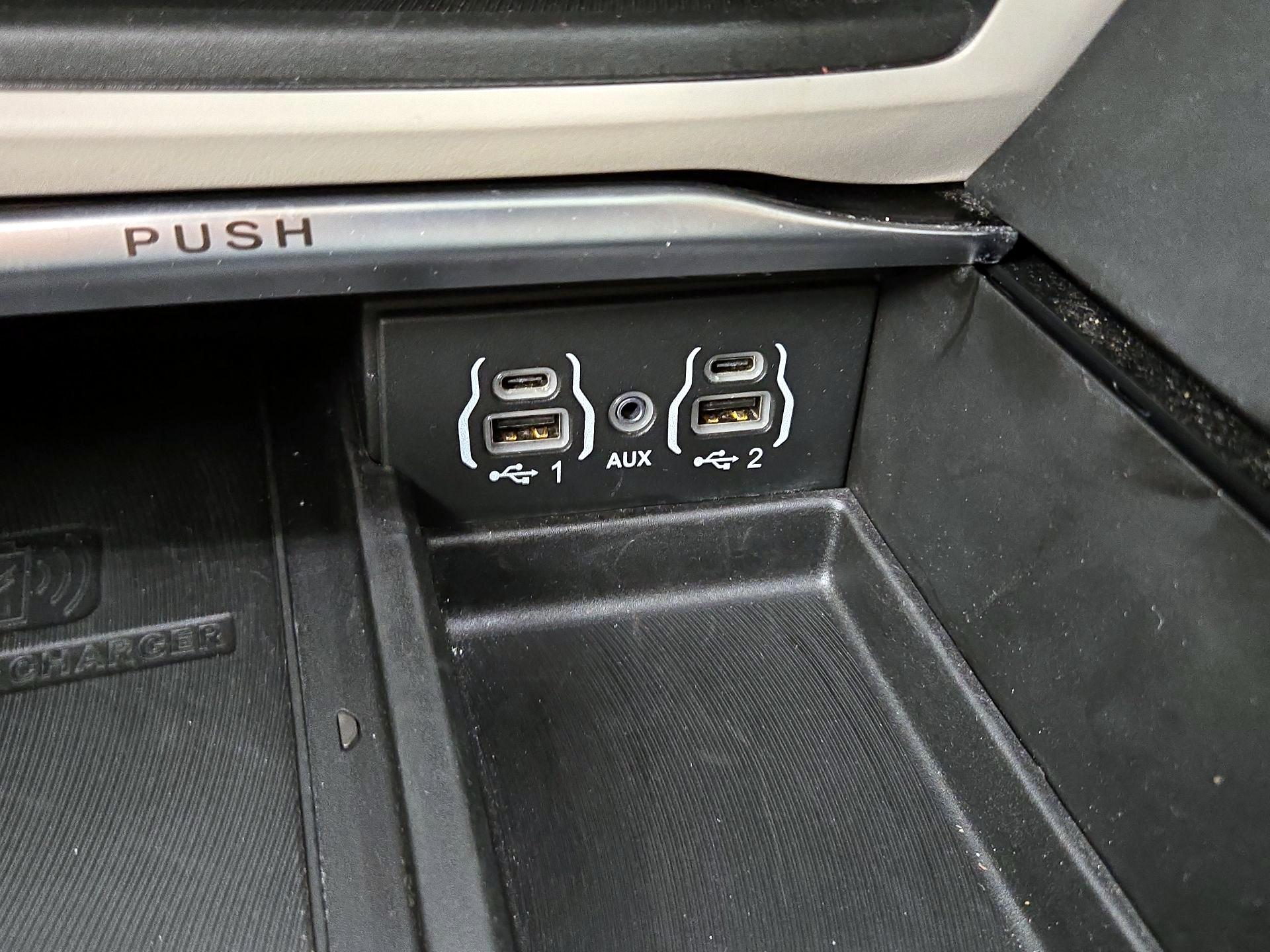 Thumbnail: 2023 Chrysler Pacifica - 19