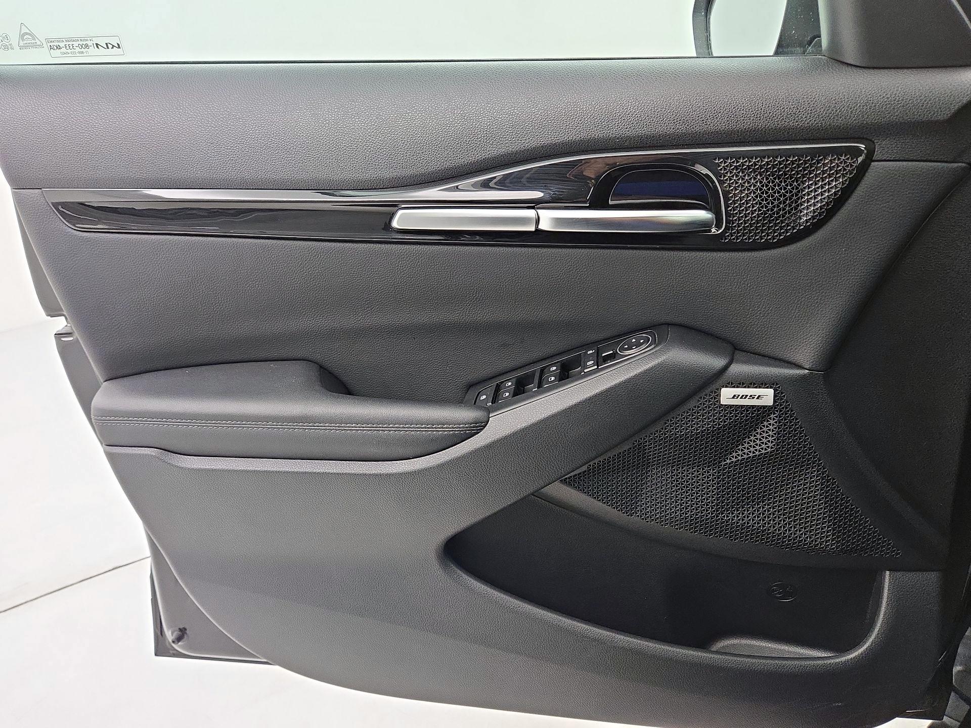 Thumbnail: 2023 Kia Seltos - 12