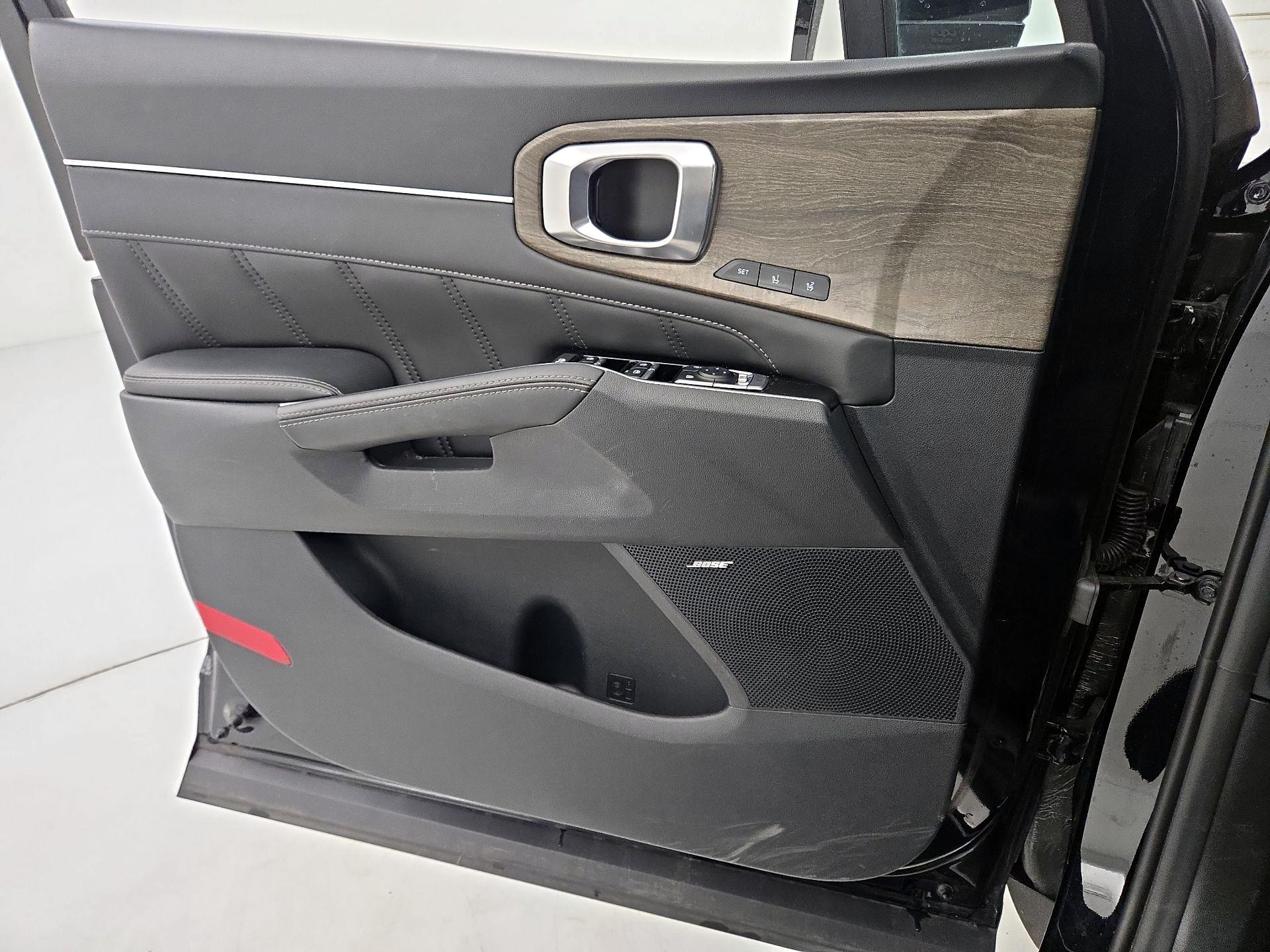 Thumbnail: 2023 Kia Sorento - 12