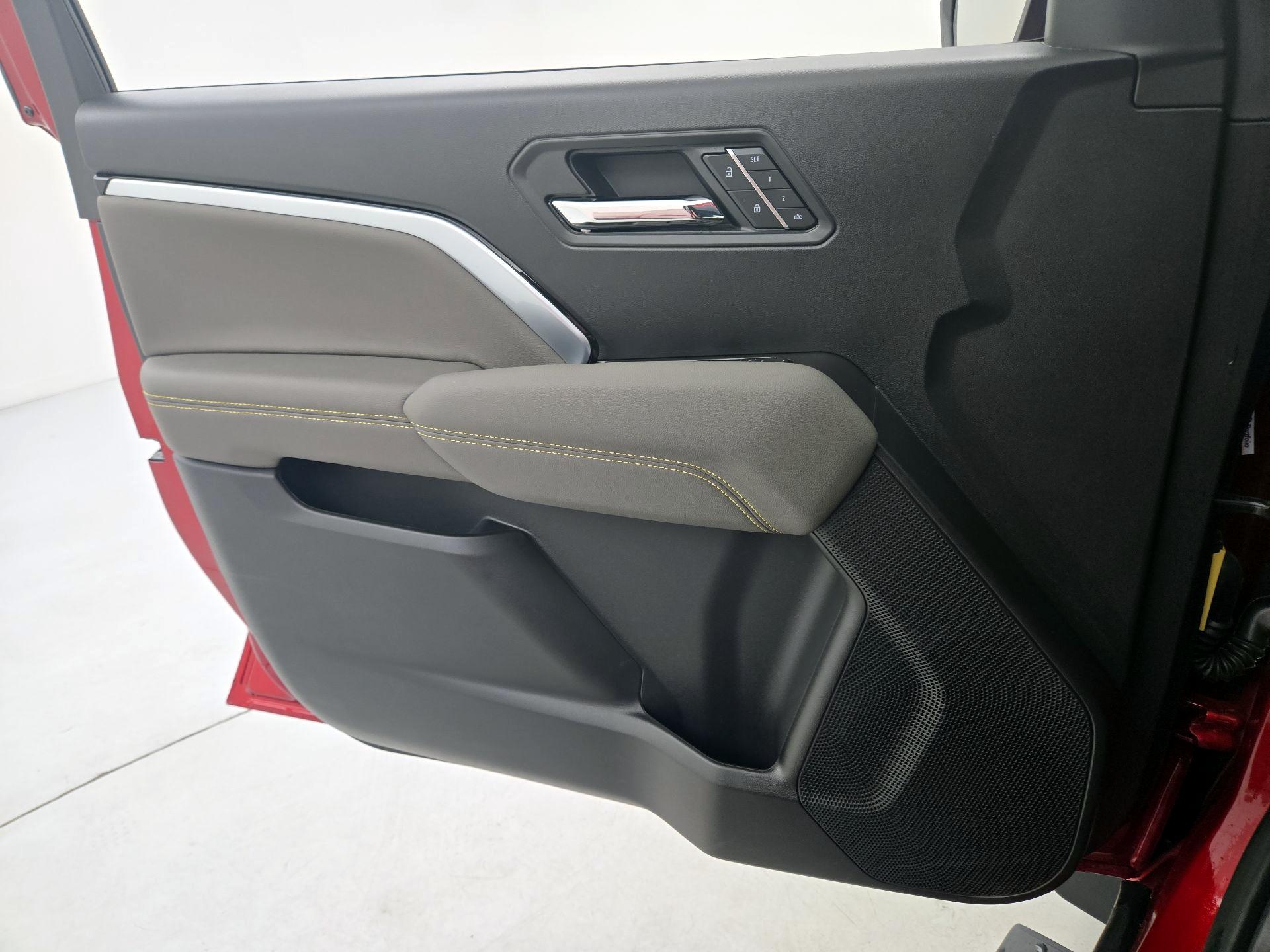 Thumbnail: 2025 Chevrolet Colorado - 12