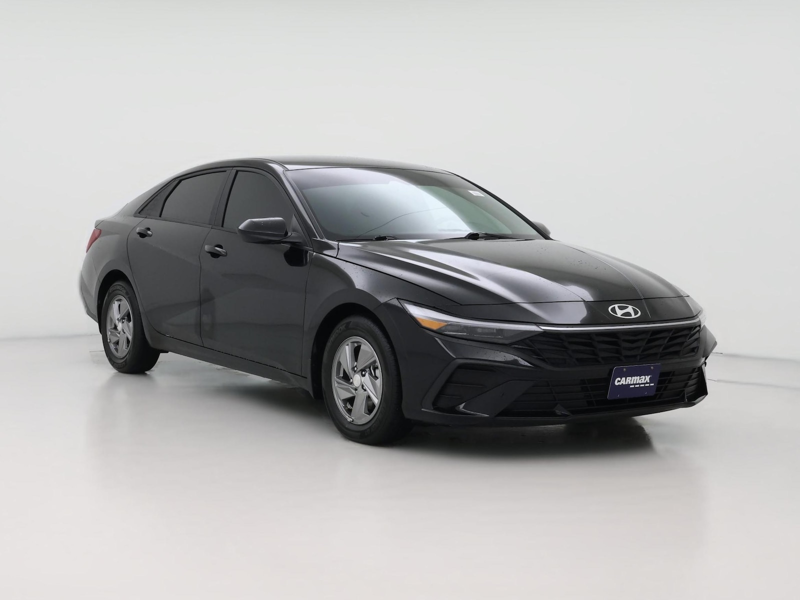 2025 Hyundai Elantra SE - Photo 1