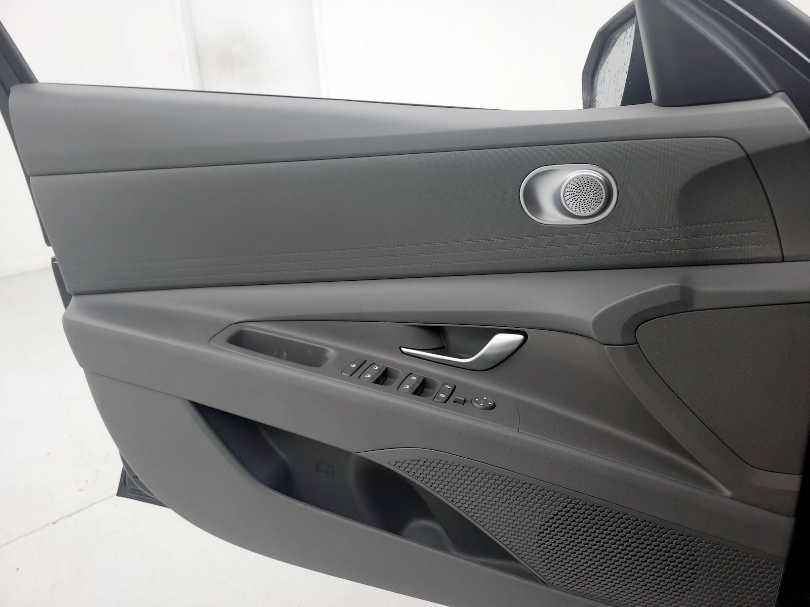 2025 Hyundai Elantra SE - Photo 13