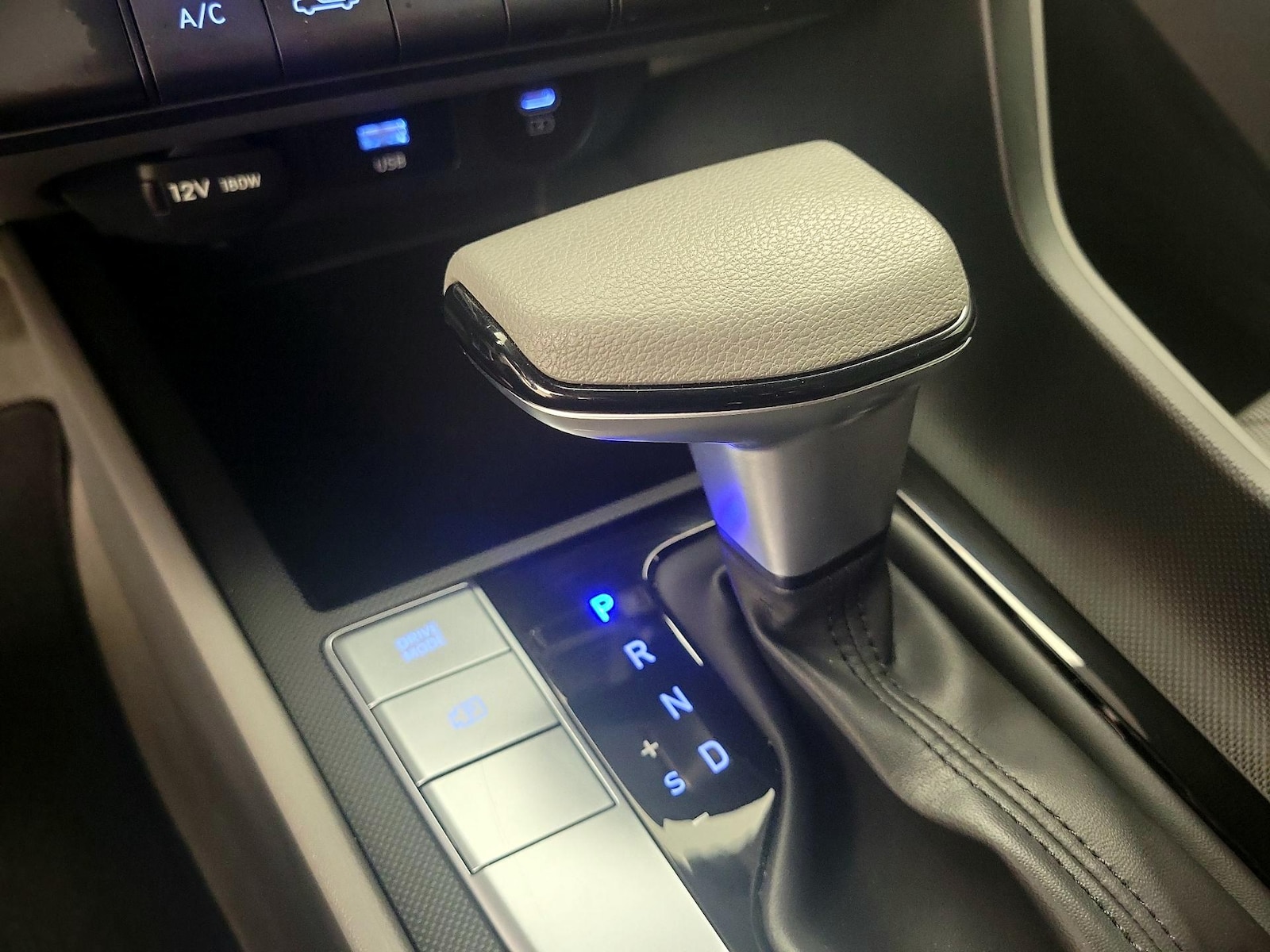 2025 Hyundai Elantra SE - Photo 18