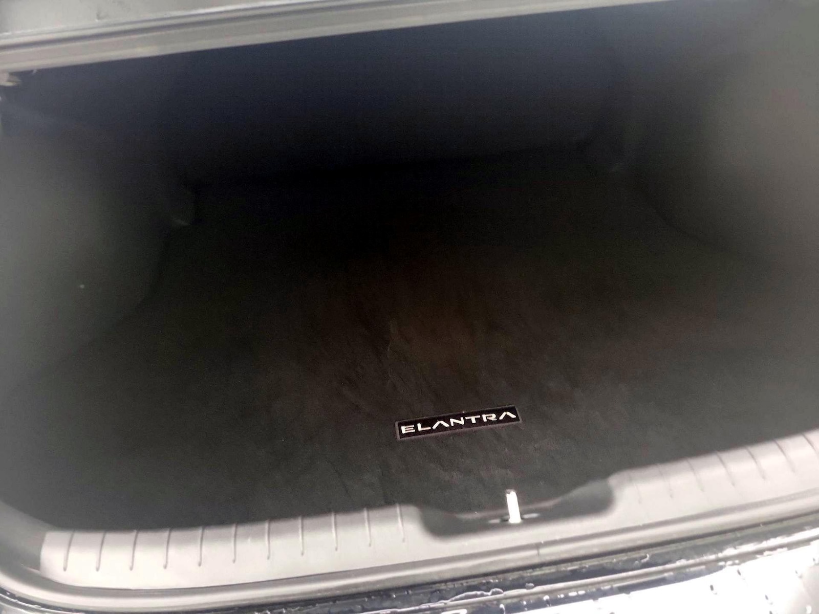 2025 Hyundai Elantra SE - Photo 21