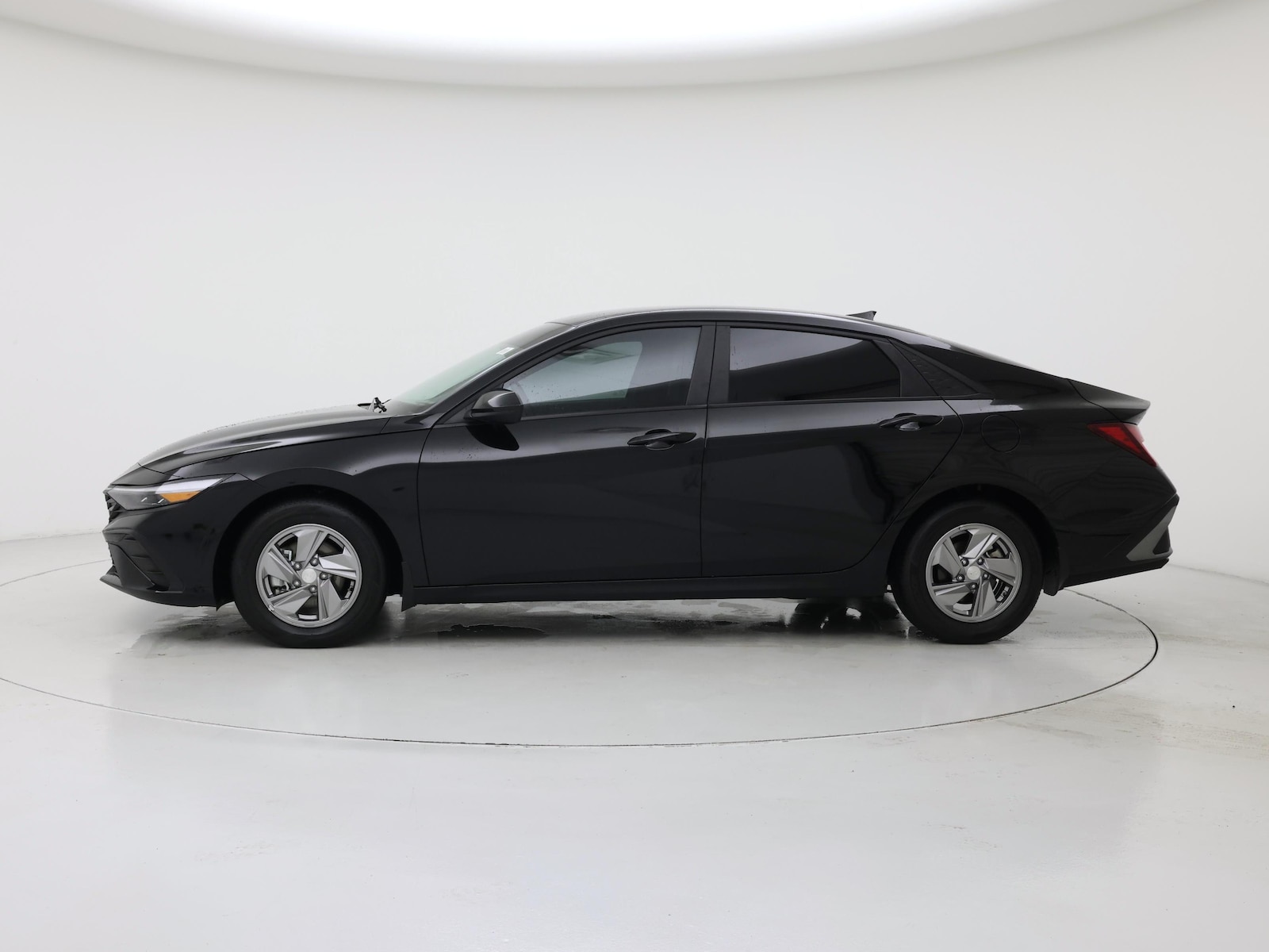 2025 Hyundai Elantra SE - Photo 4