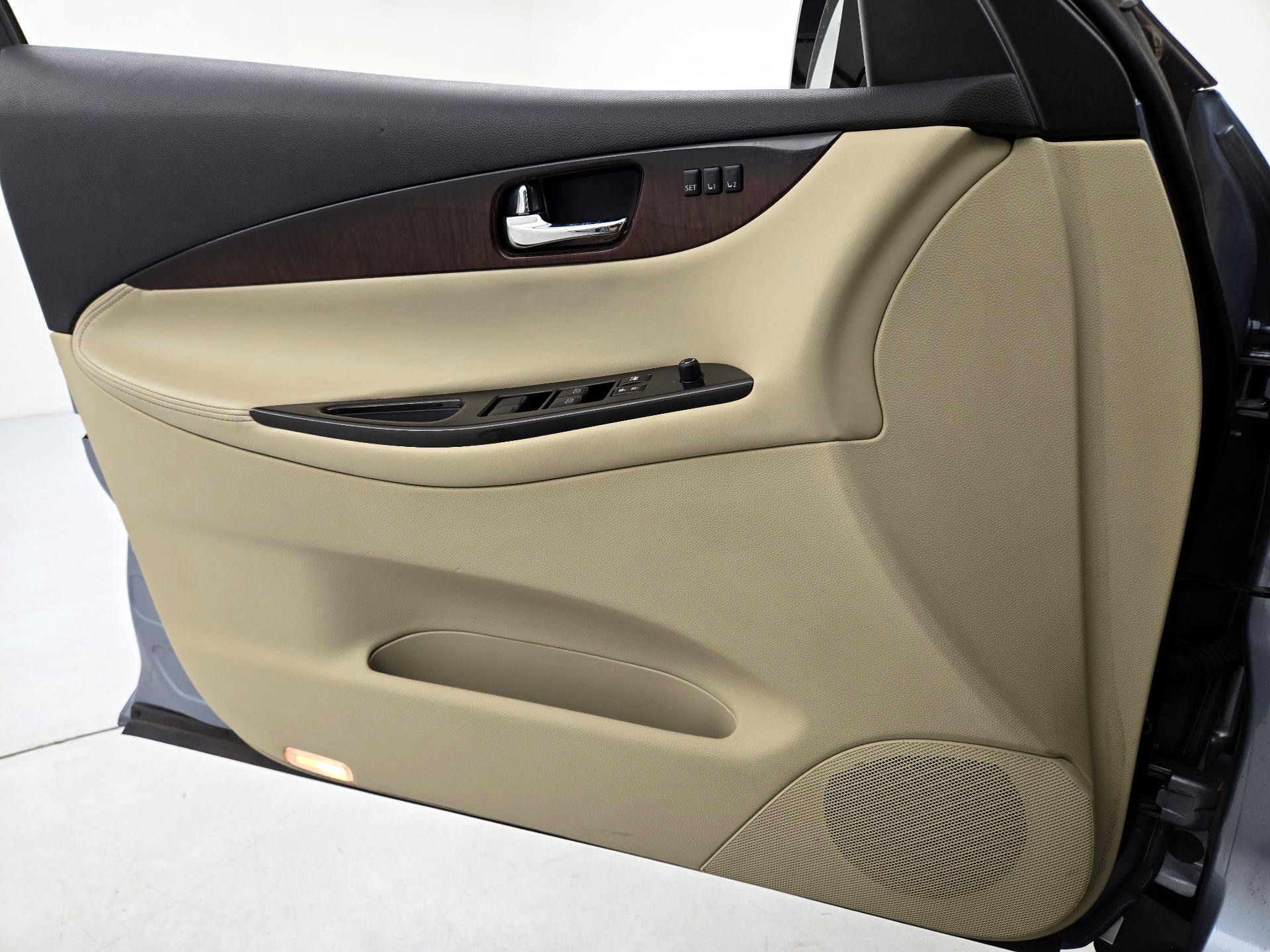 Thumbnail: 2017 INFINITI QX50 - 12