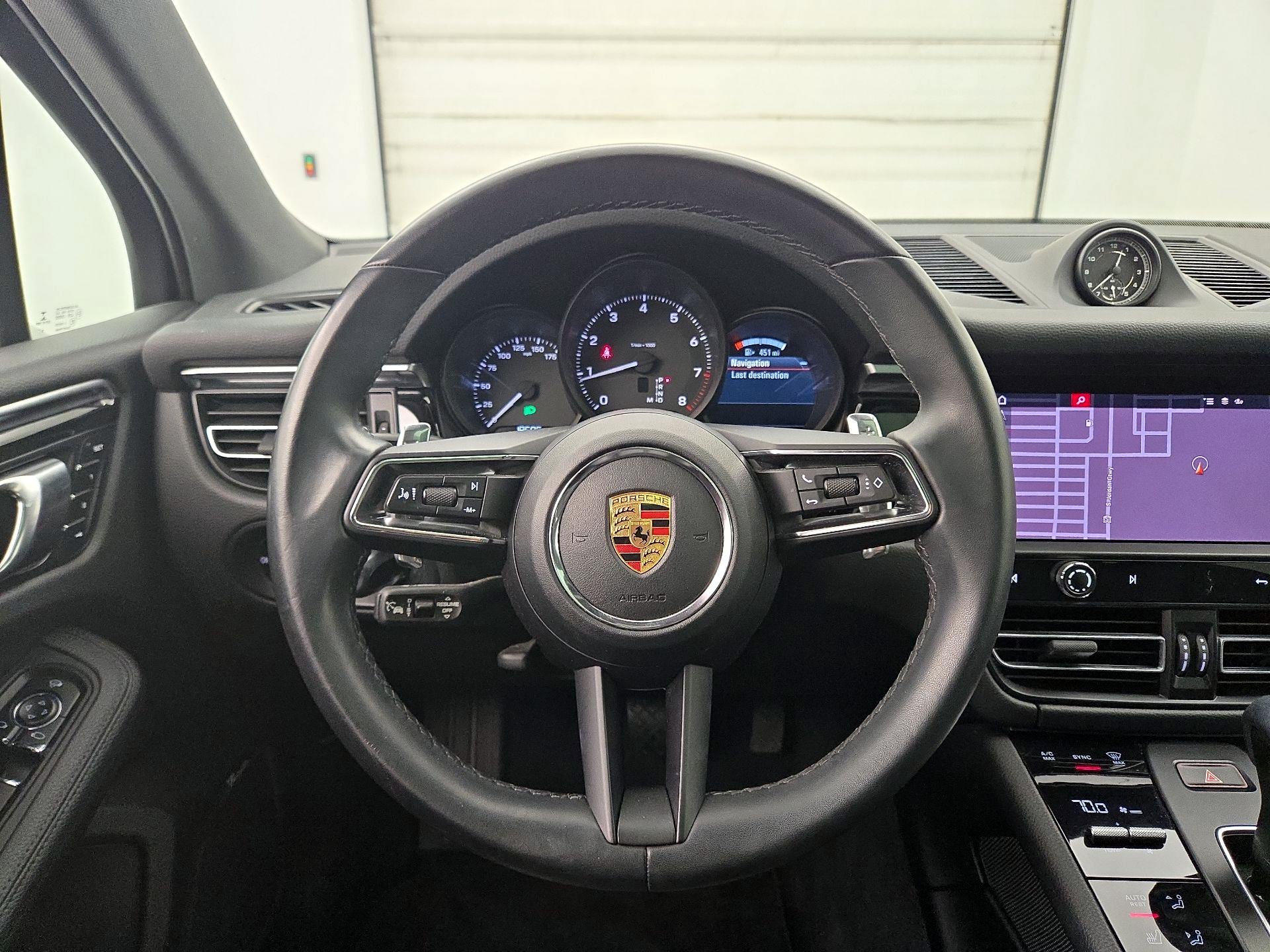 Thumbnail: 2023 Porsche Macan - 10