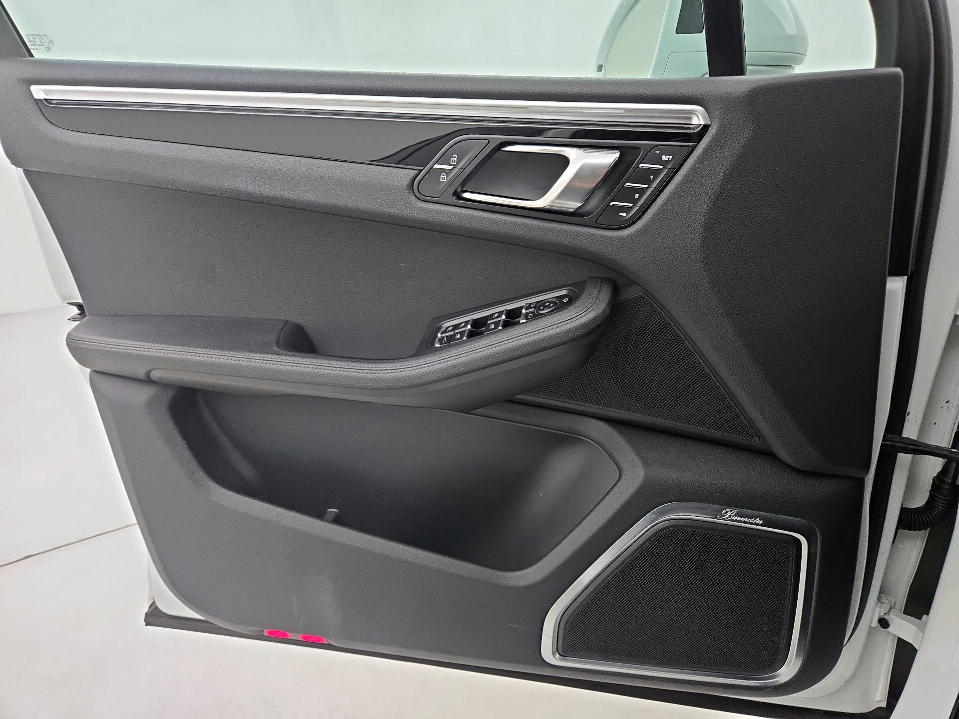 Thumbnail: 2023 Porsche Macan - 12