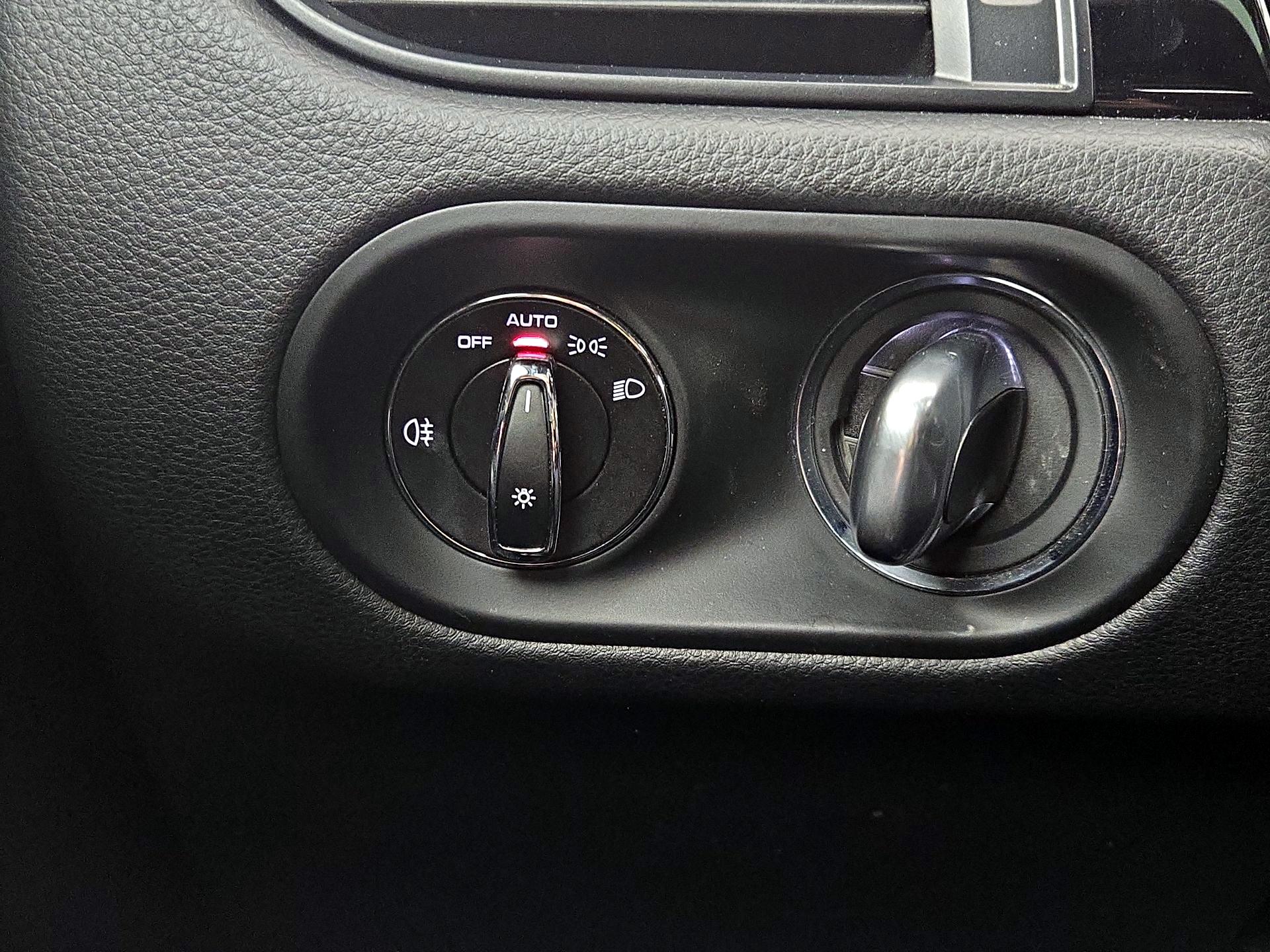 Thumbnail: 2023 Porsche Macan - 13