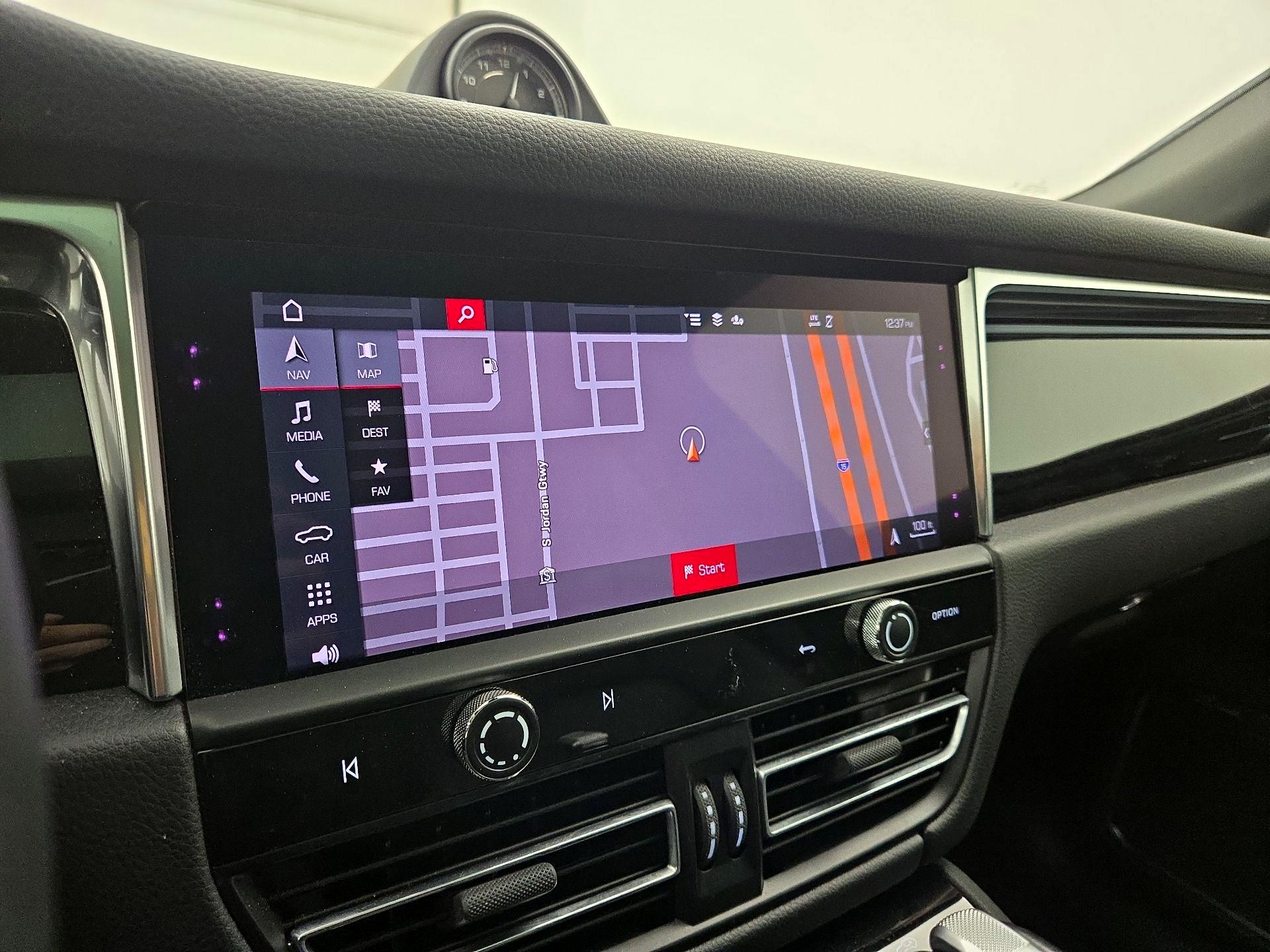 Thumbnail: 2023 Porsche Macan - 14