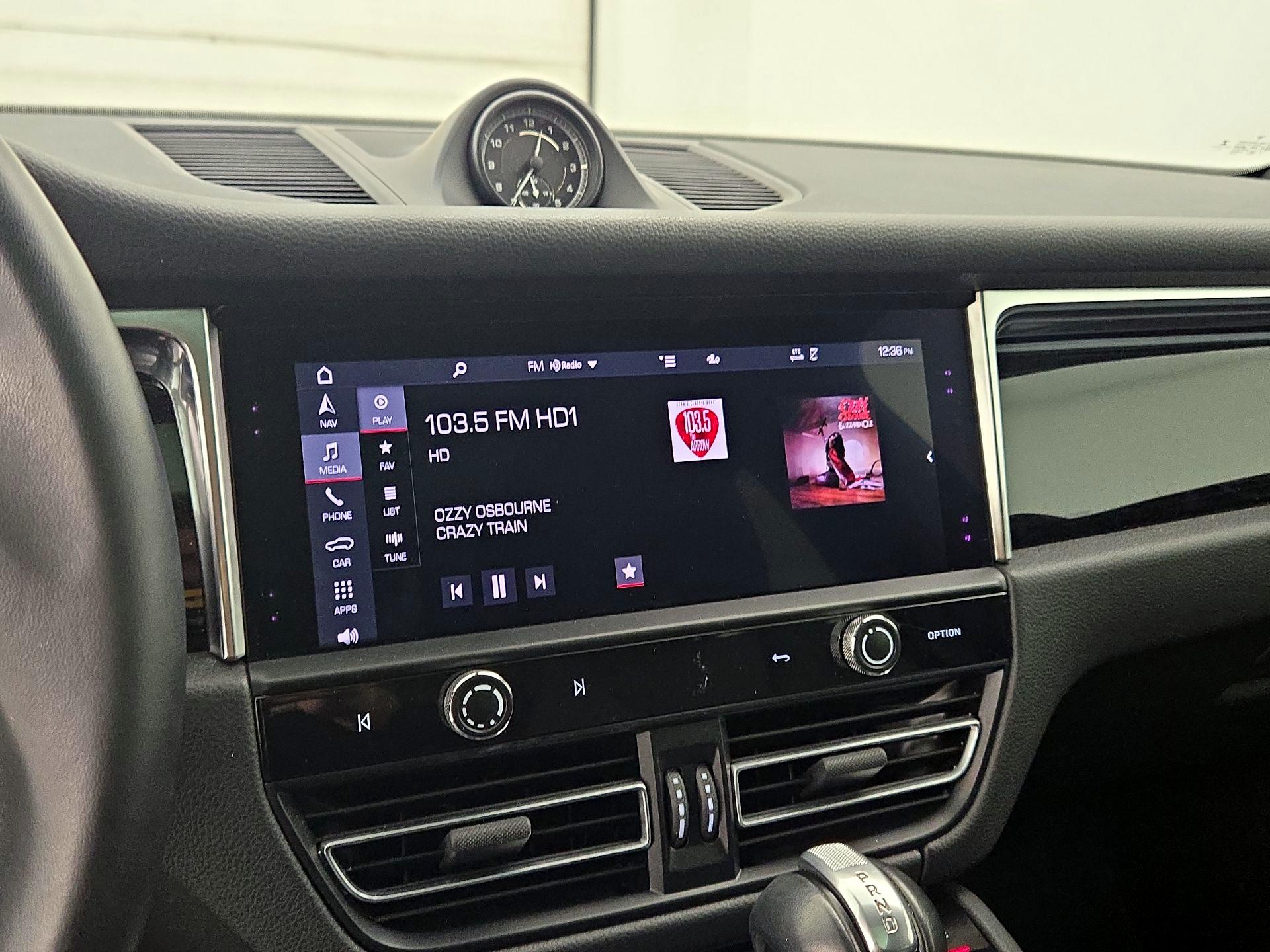 Thumbnail: 2023 Porsche Macan - 16